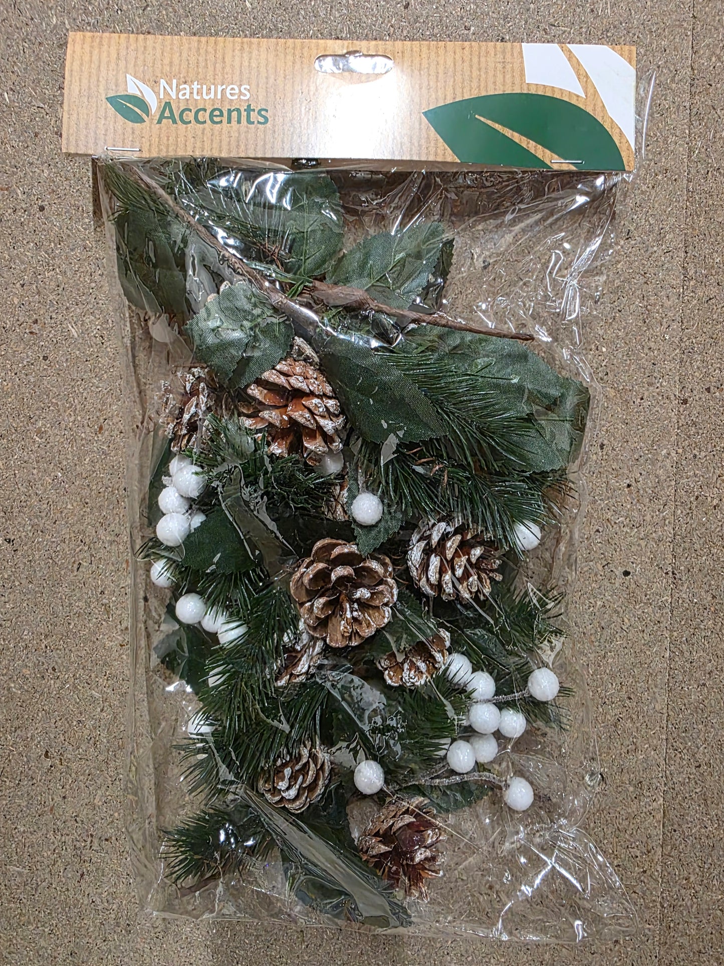 Pick Pinecone Berry White 18cm X12