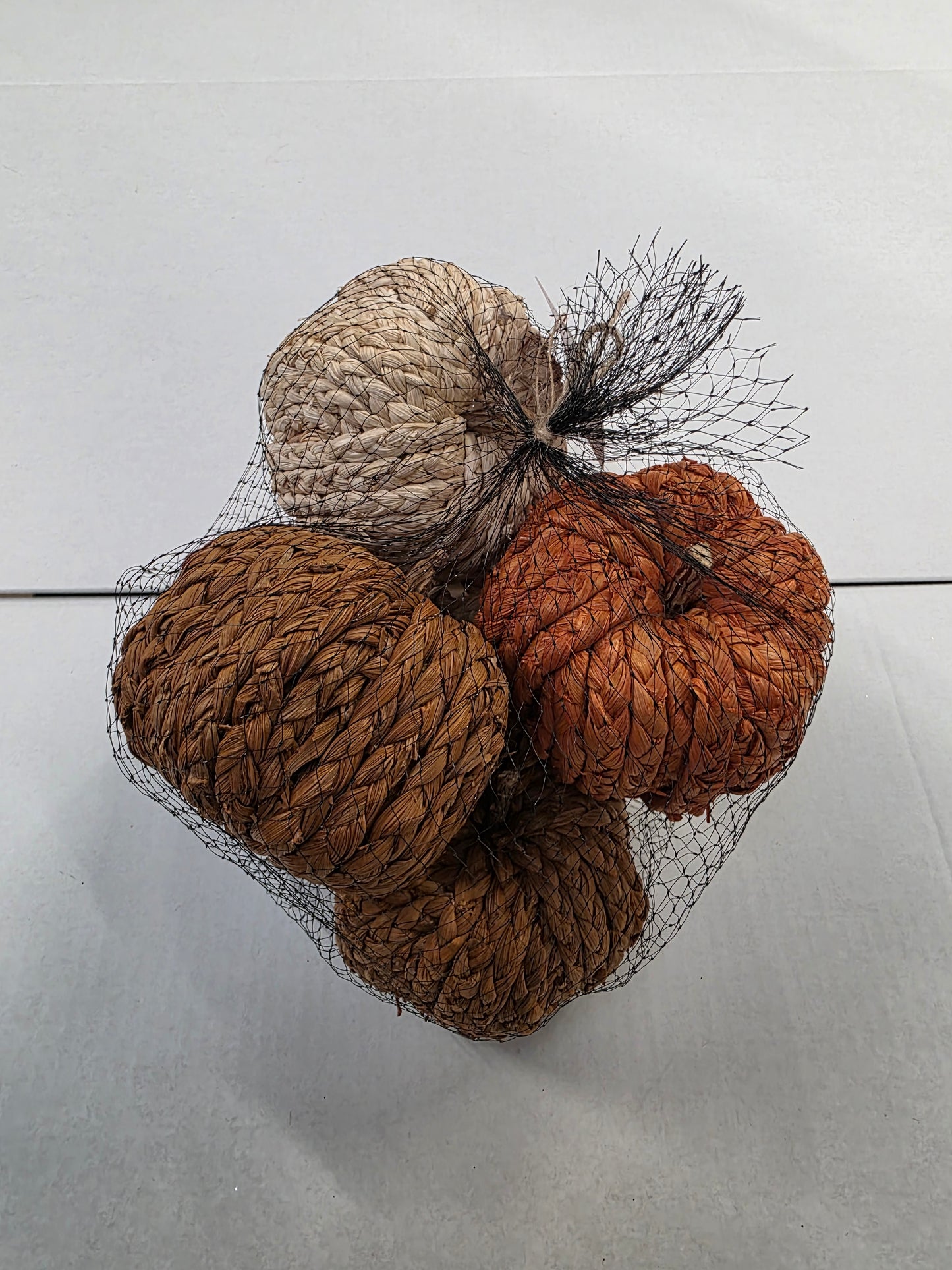Pumpkins In Net 10cm X6