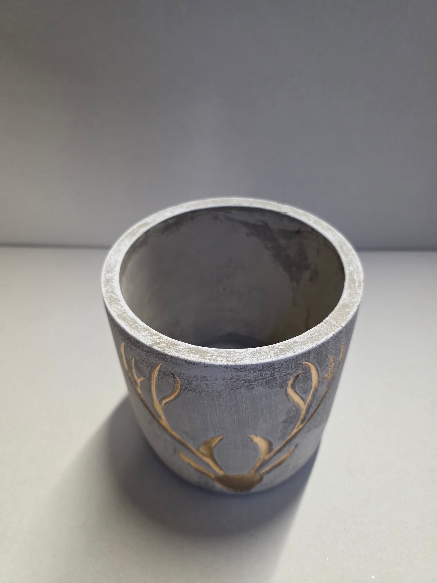 Cement Pot Grey Gold Stag Head 13cm