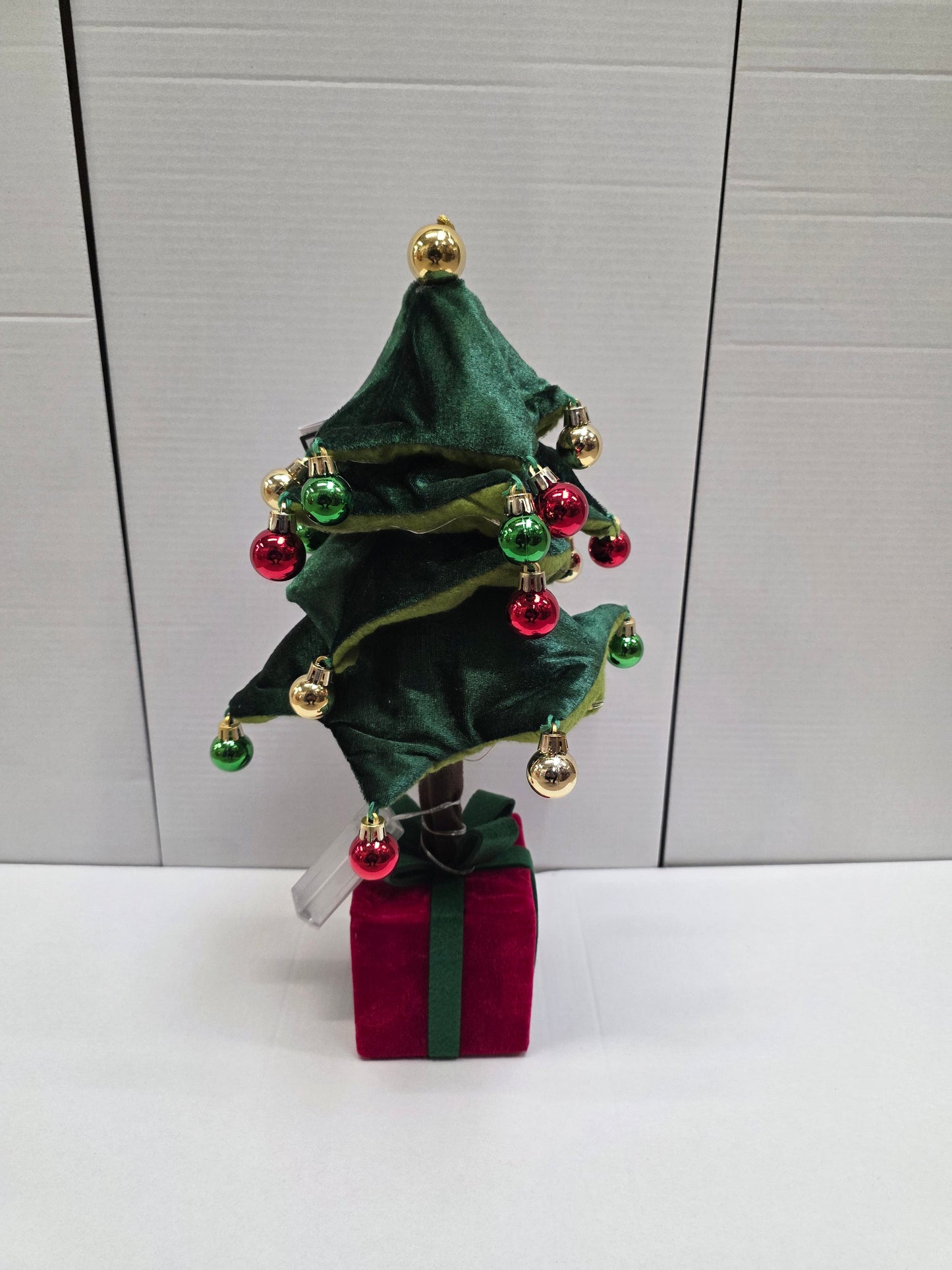 L E D Xmas Tree Green Battery 45x19cm