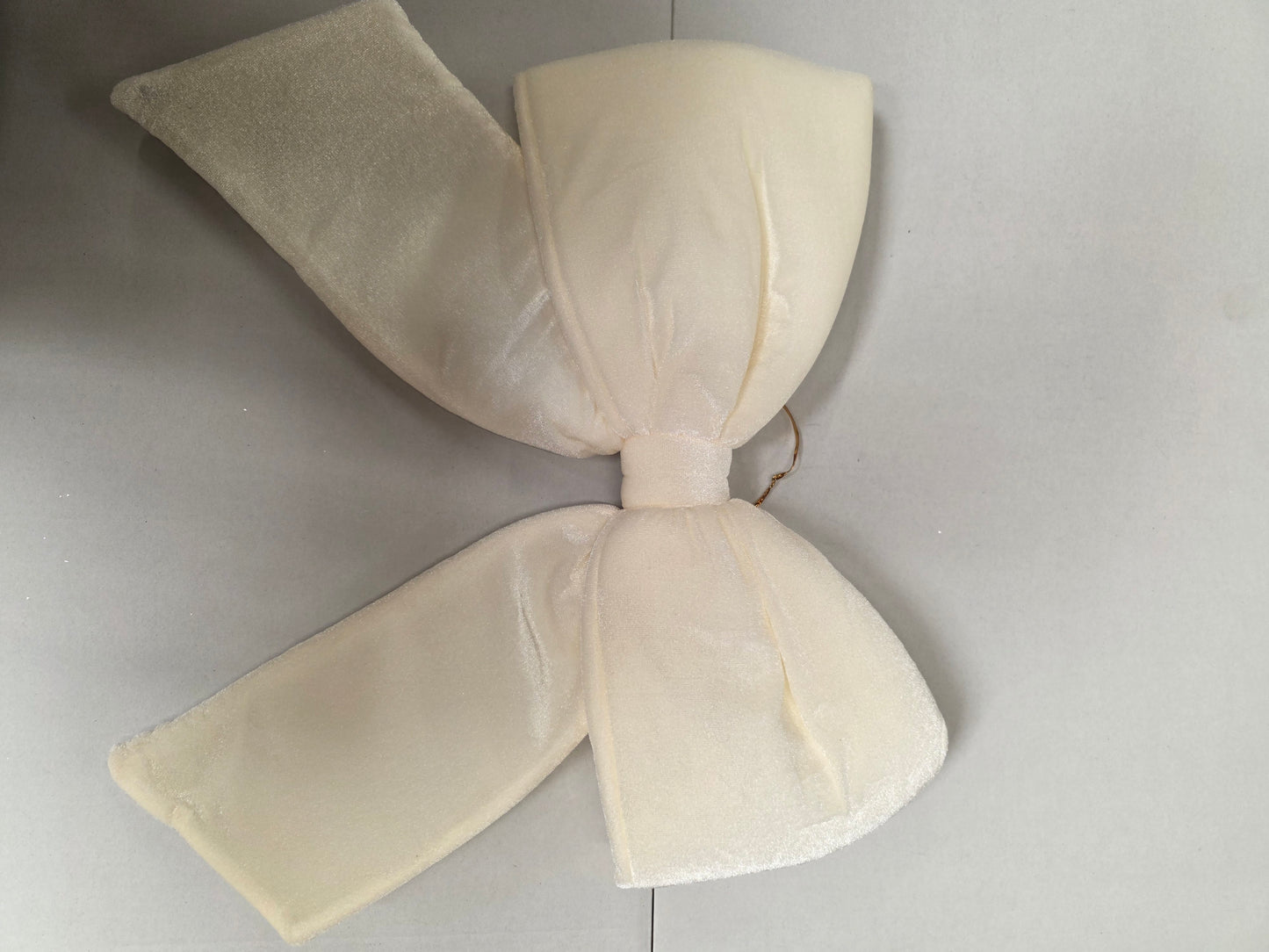 Bow Velvet Cream 48cm