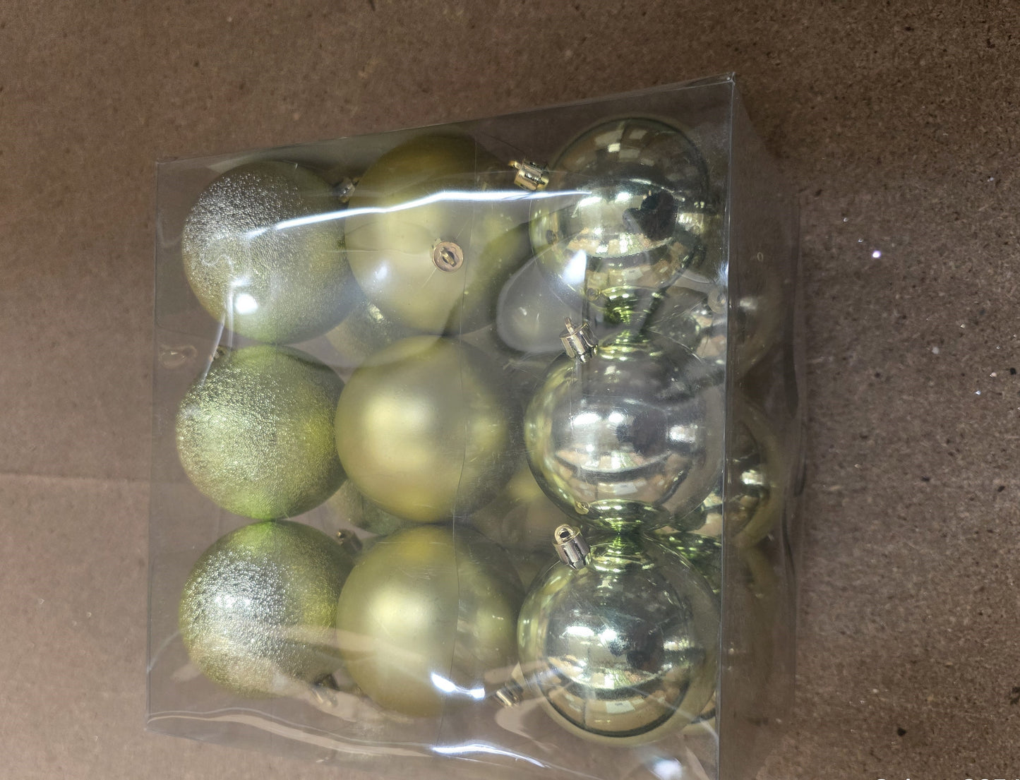 Bauble Unbreakable 8cm Light Green X27