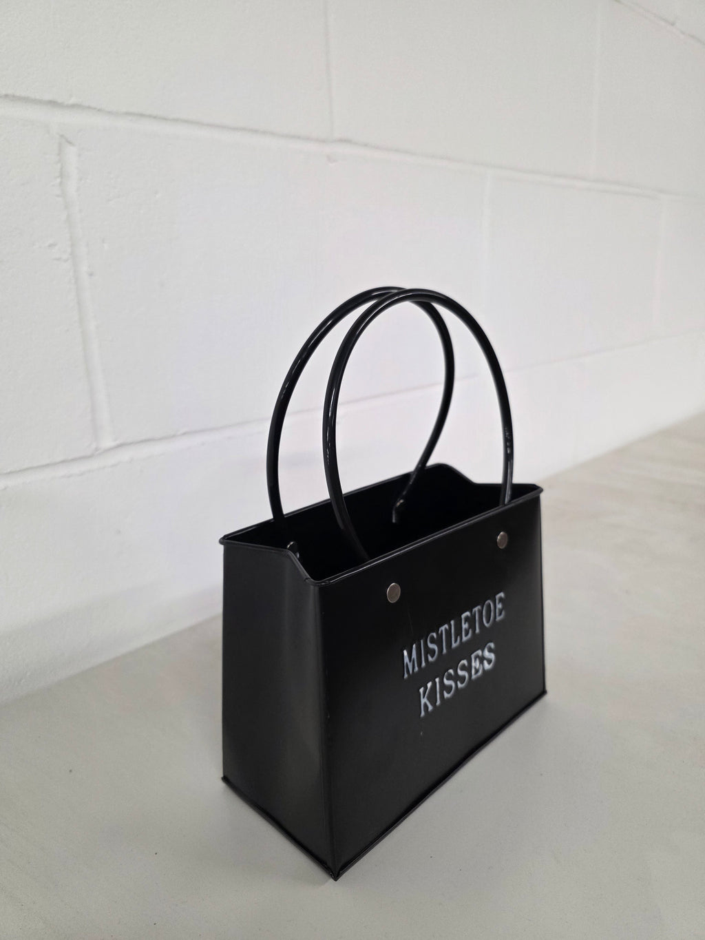 Pot Baggy Mistletoe Kisses Black 17cm