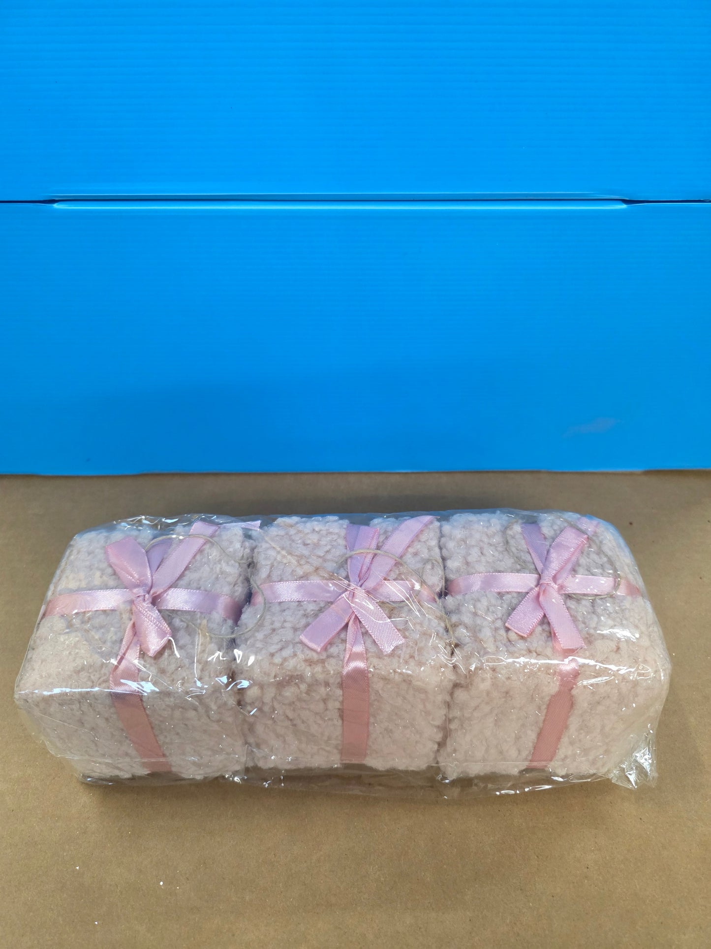 Hanging Gift Box Fluff Pink 9cm X3