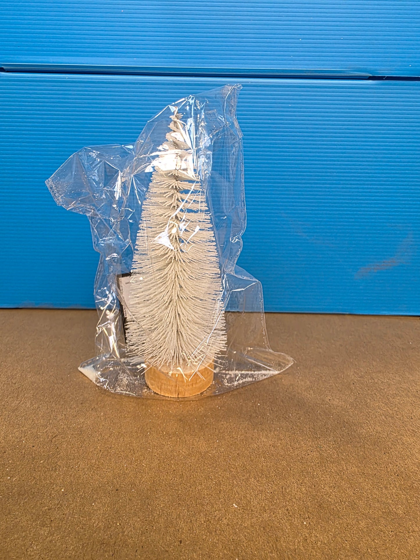 Tree Bristle Top White 15x6cm