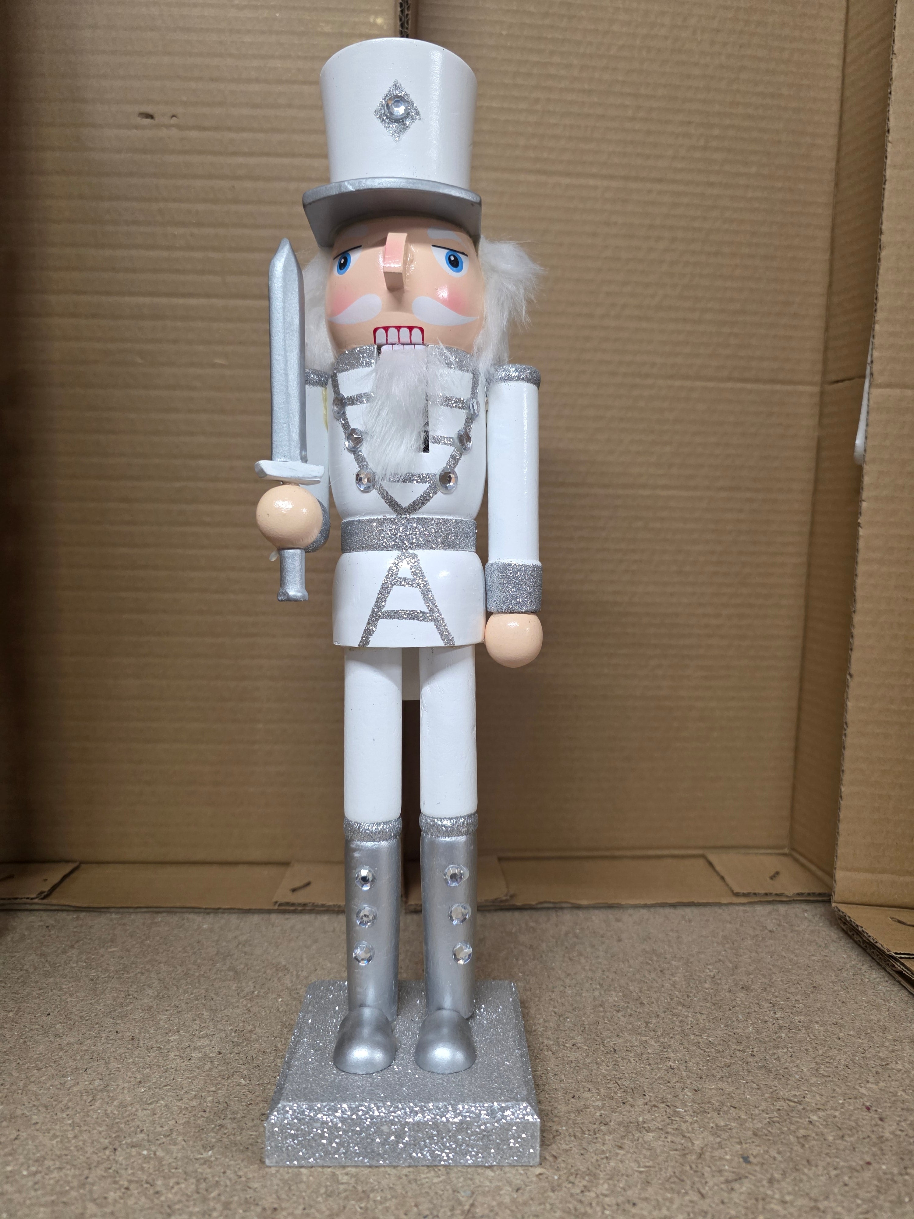 Nutcracker White Silver 38cm (ANY 1)