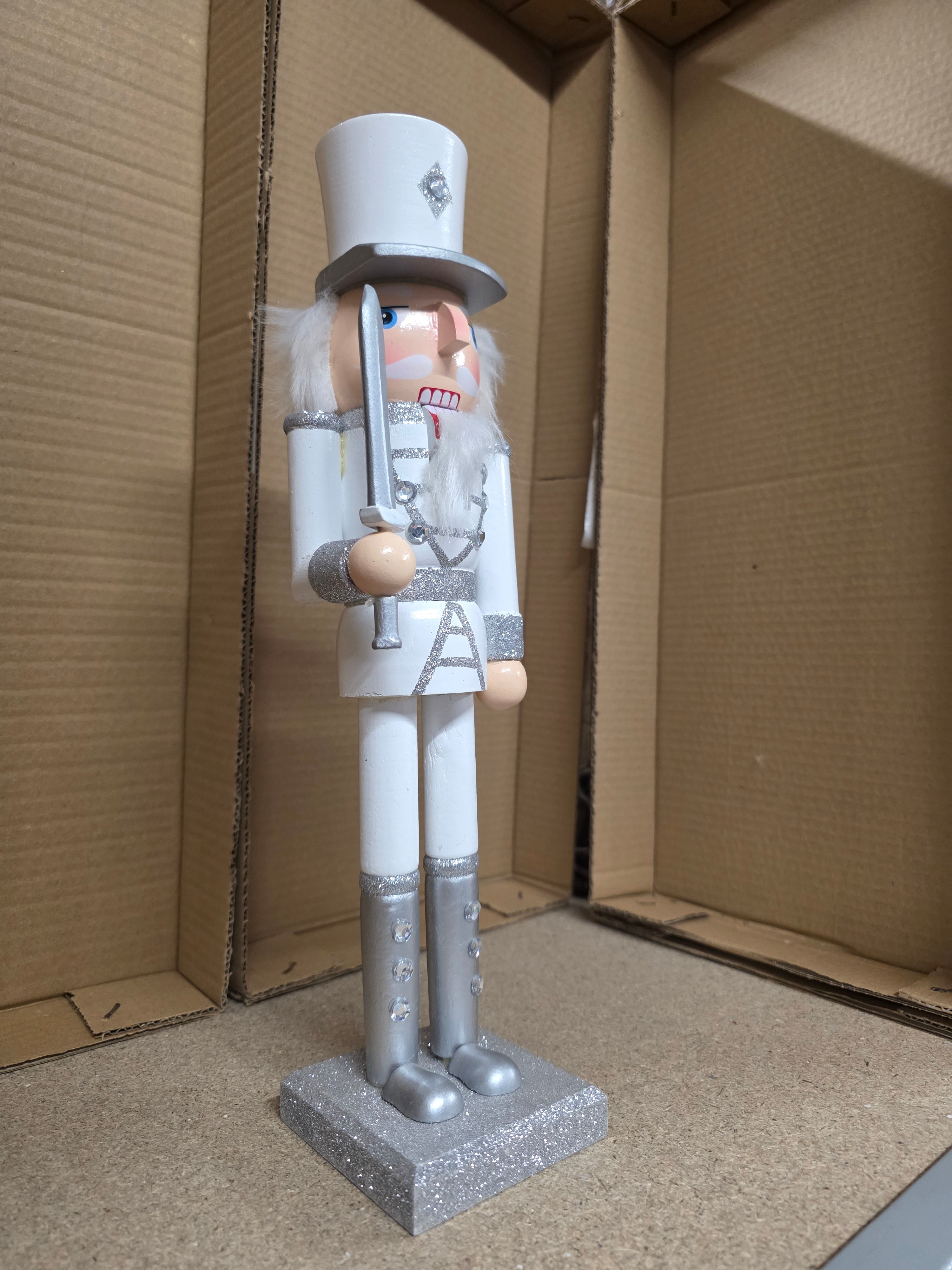 Nutcracker White Silver 38cm (ANY 1)