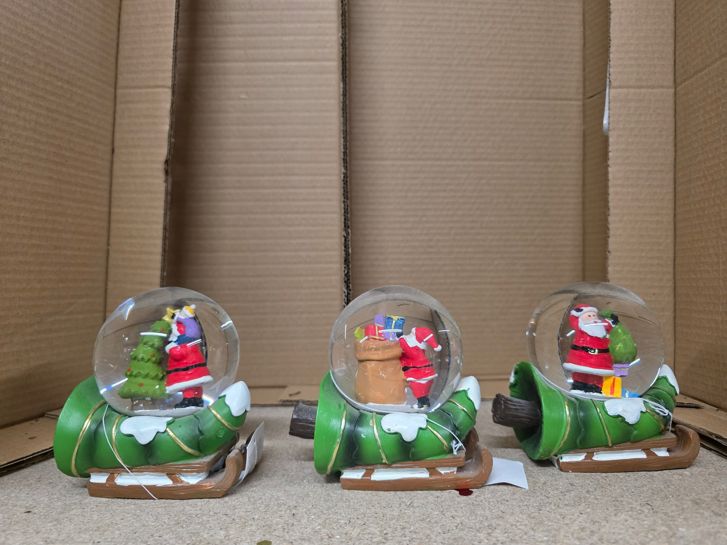 Snow Globe Santa X3 Assort 12cm