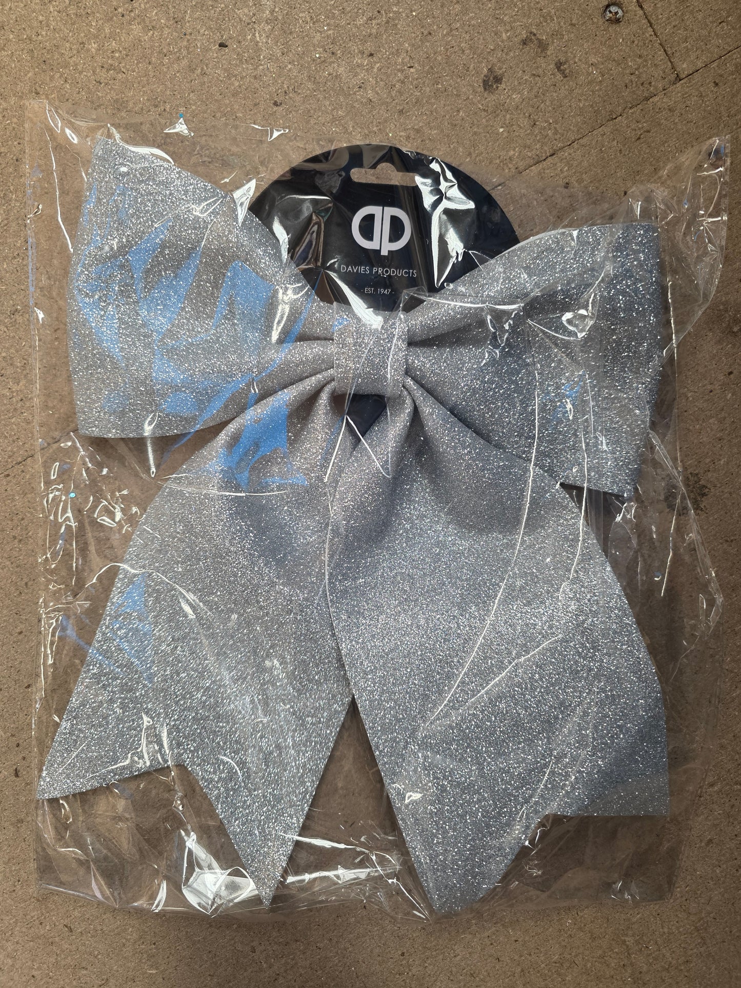 Luxe Glitter Bow Silver 28x34cm