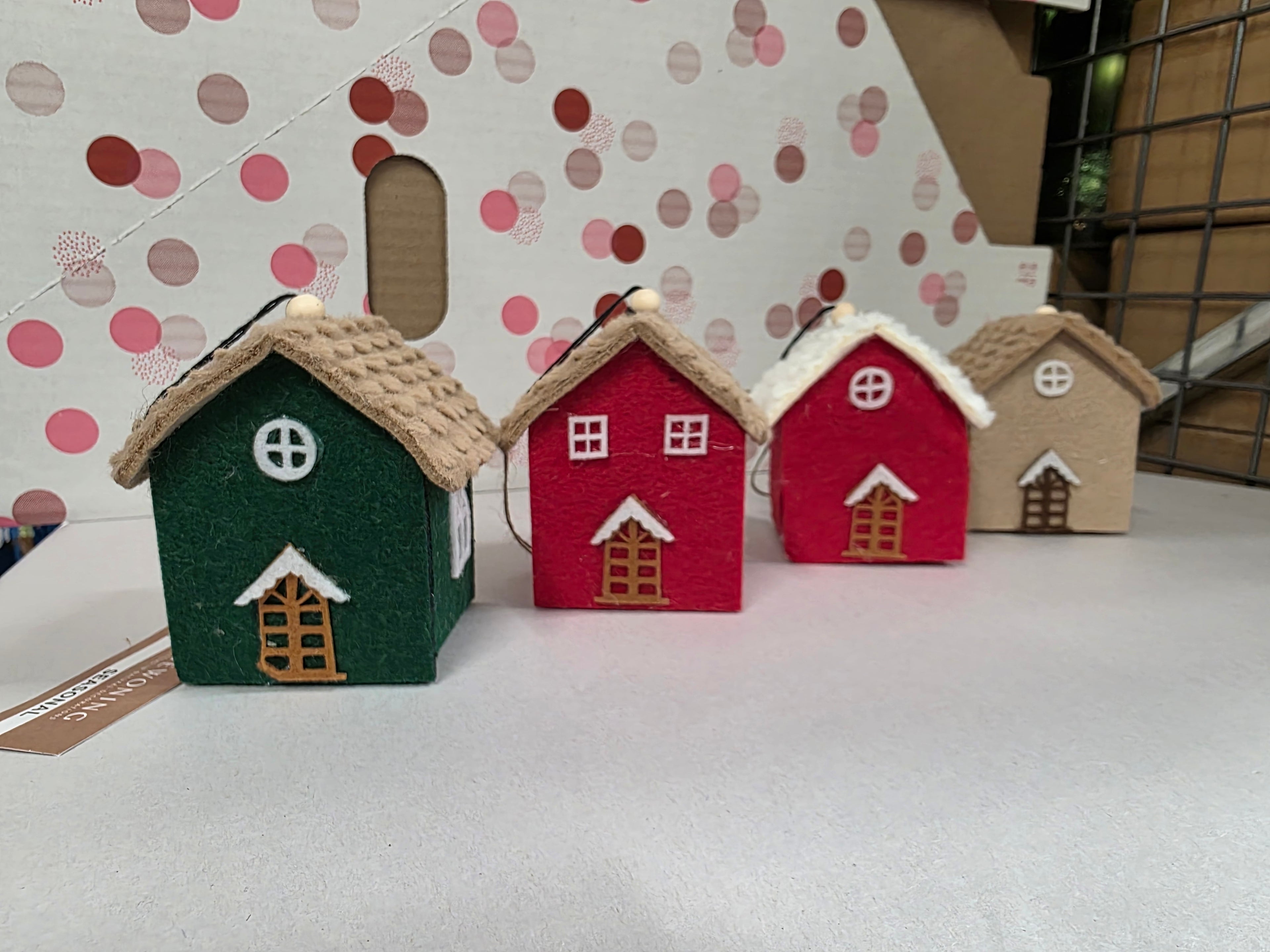 Hanger House Assorted 9cm (PACK OF 4)