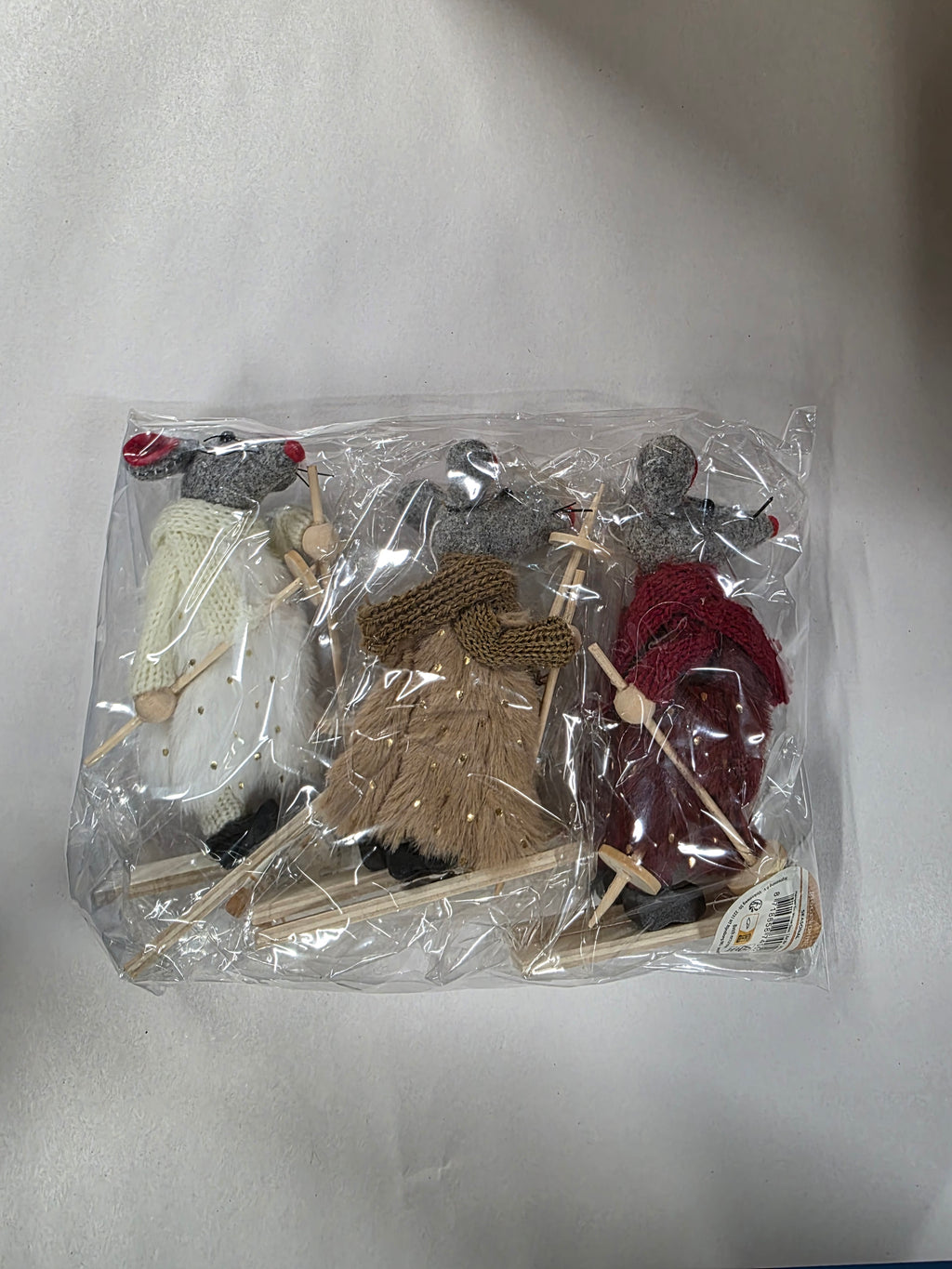 Hanger Ski Mouse X3 Assorted 18cm (PACK OF 1)