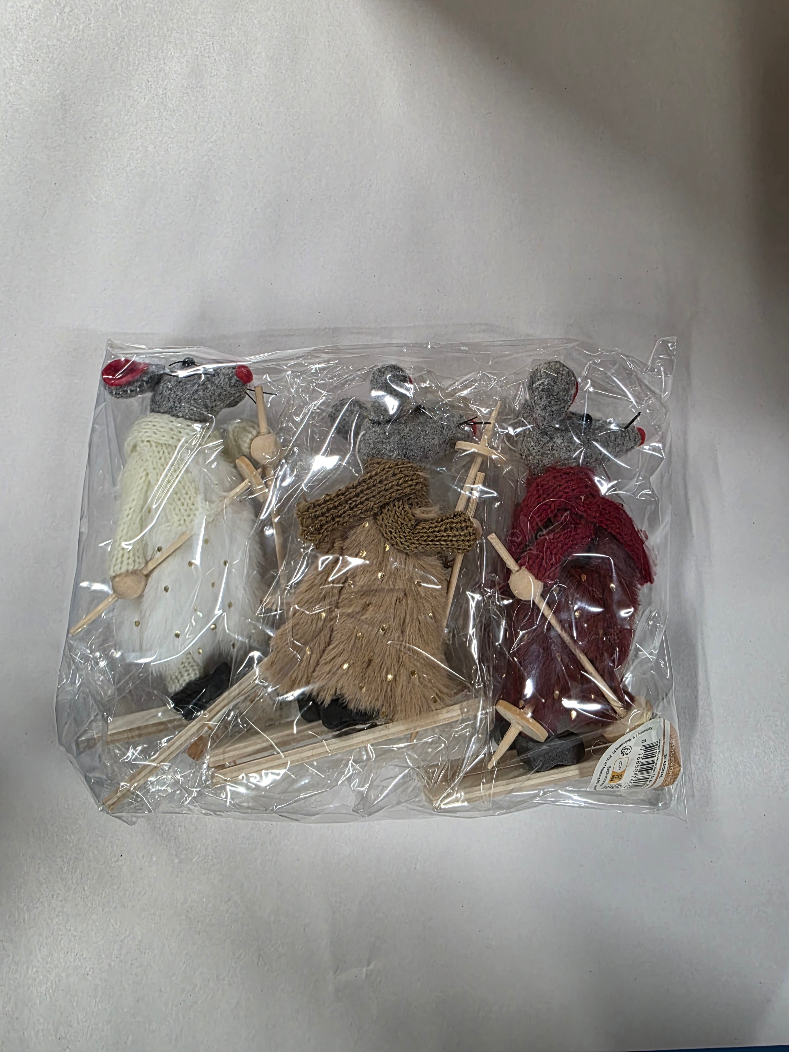 Hanger Ski Mouse X3 Assorted 18cm (PACK OF 1)