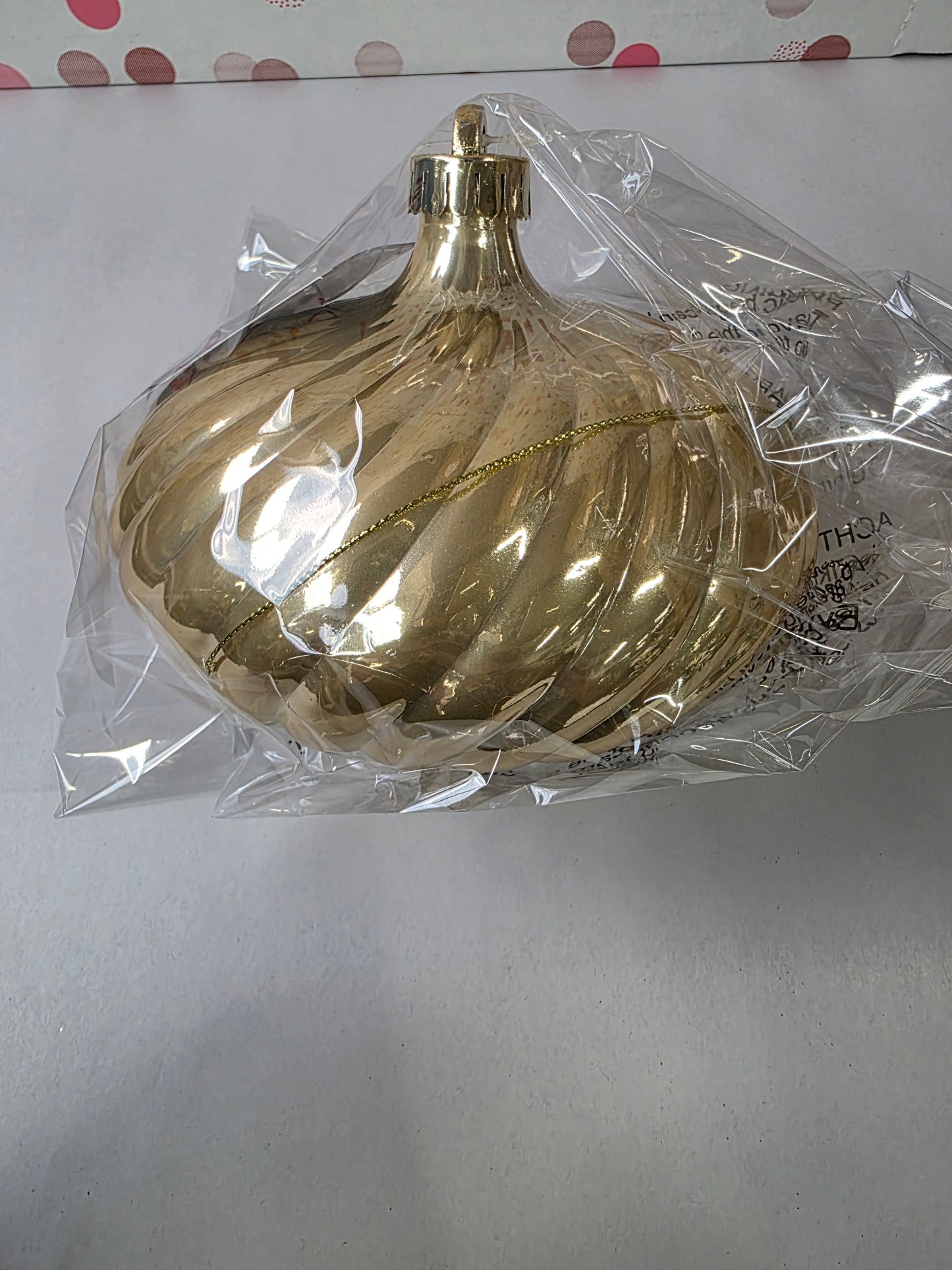 Hanging Onion Gold Pearl 13 X 14cm