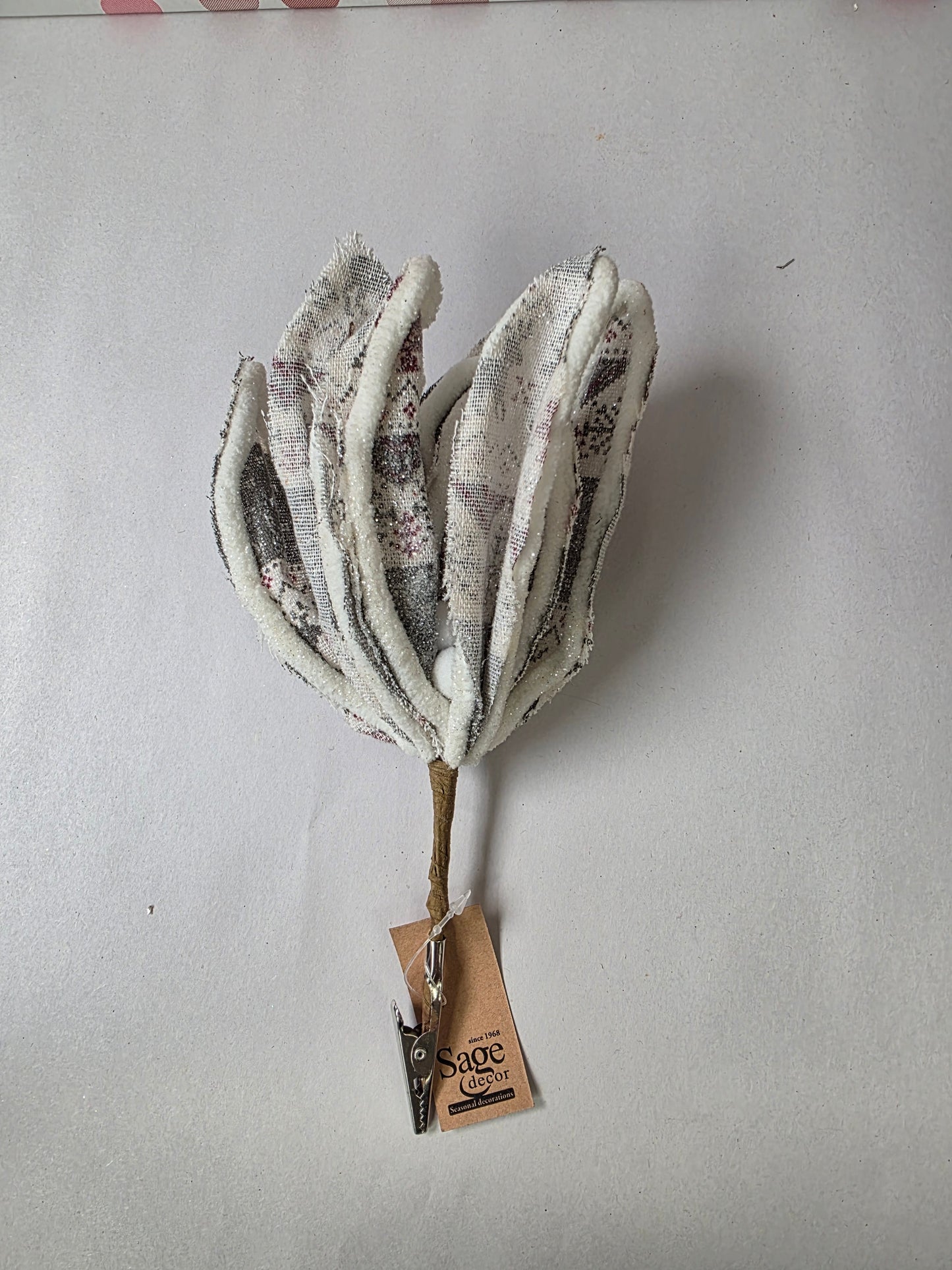 Poinsettia Clip Nordic Grey