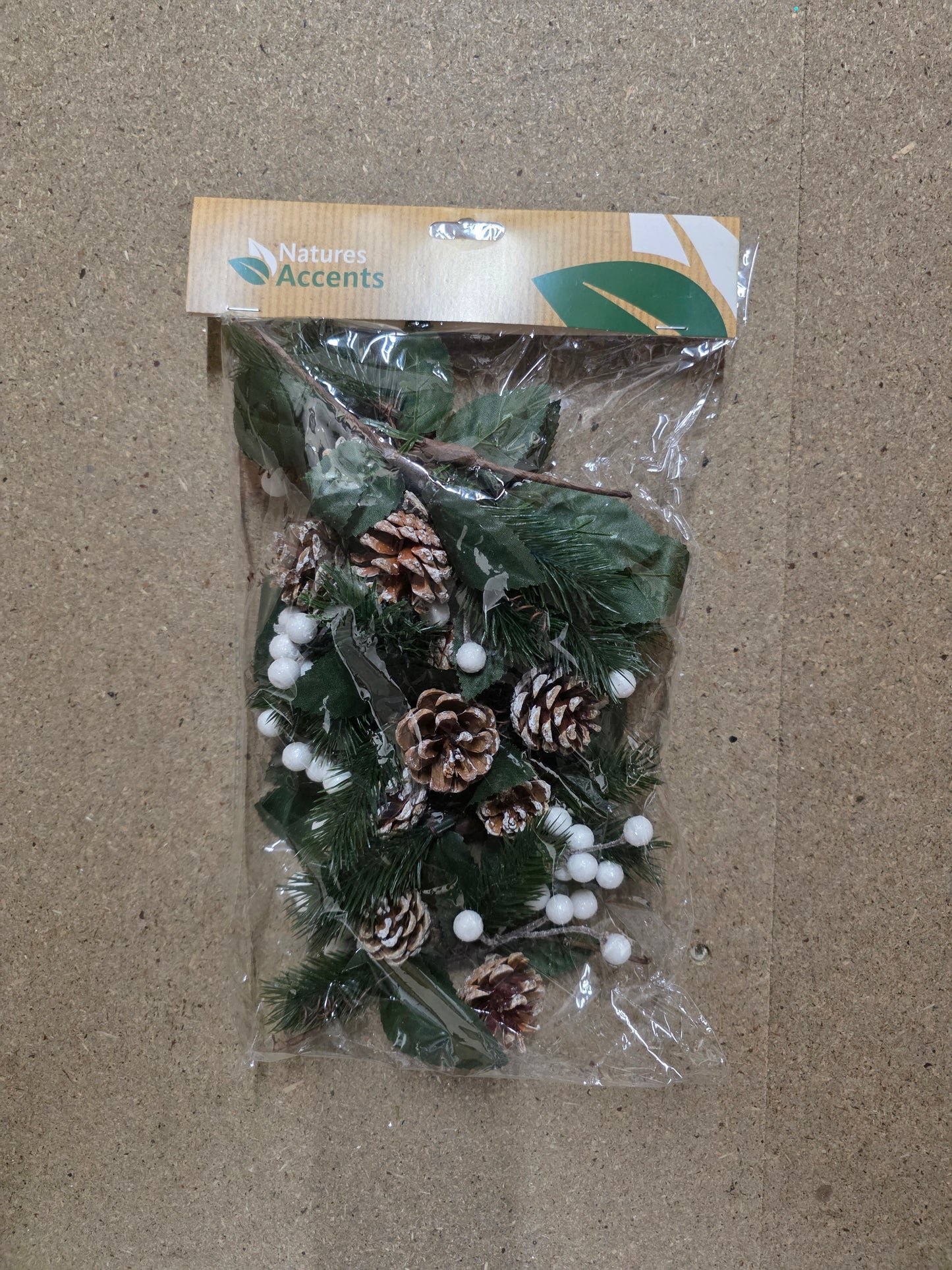 Pick Pinecone Berry White 18cm X12