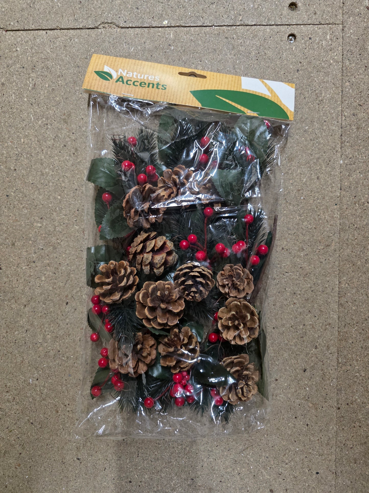 Pick Pinecone Berry Green 18cm X12