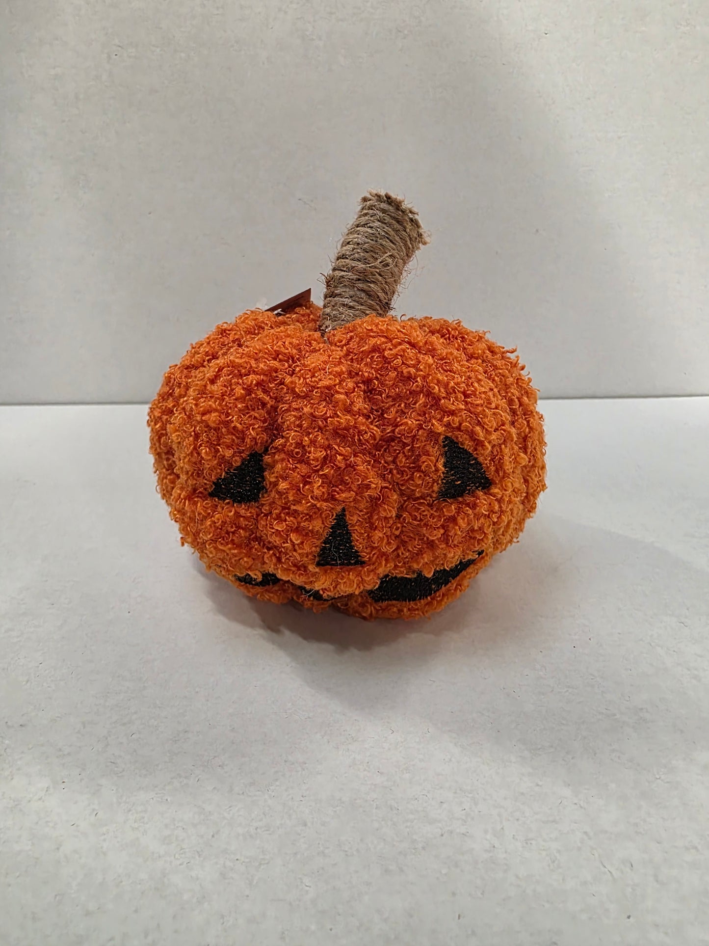 Pumpkin Boucle With Carving 12cm
