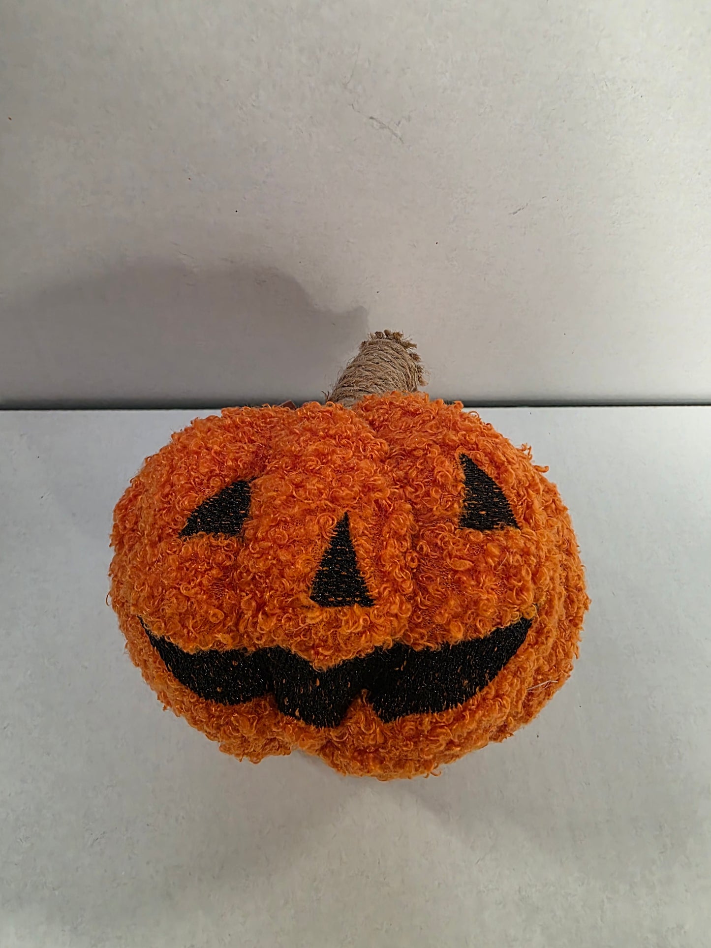 Pumpkin Boucle With Carving 12cm