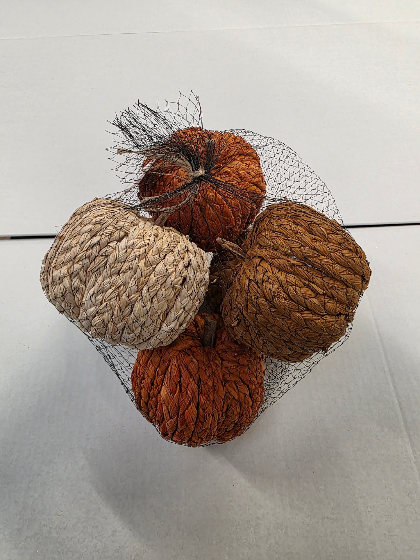 Pumpkins In Net 10cm X6