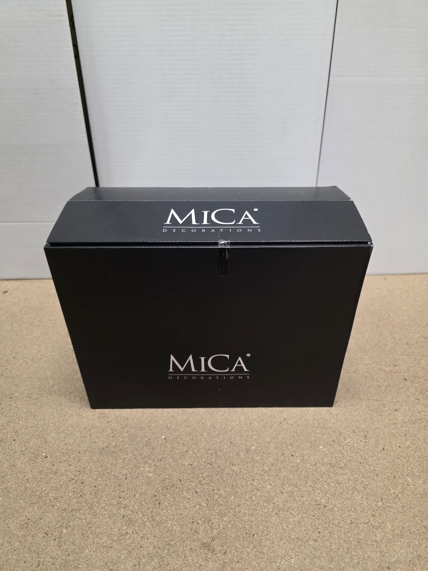 Bauble Unbreakable 8cm Gold X24