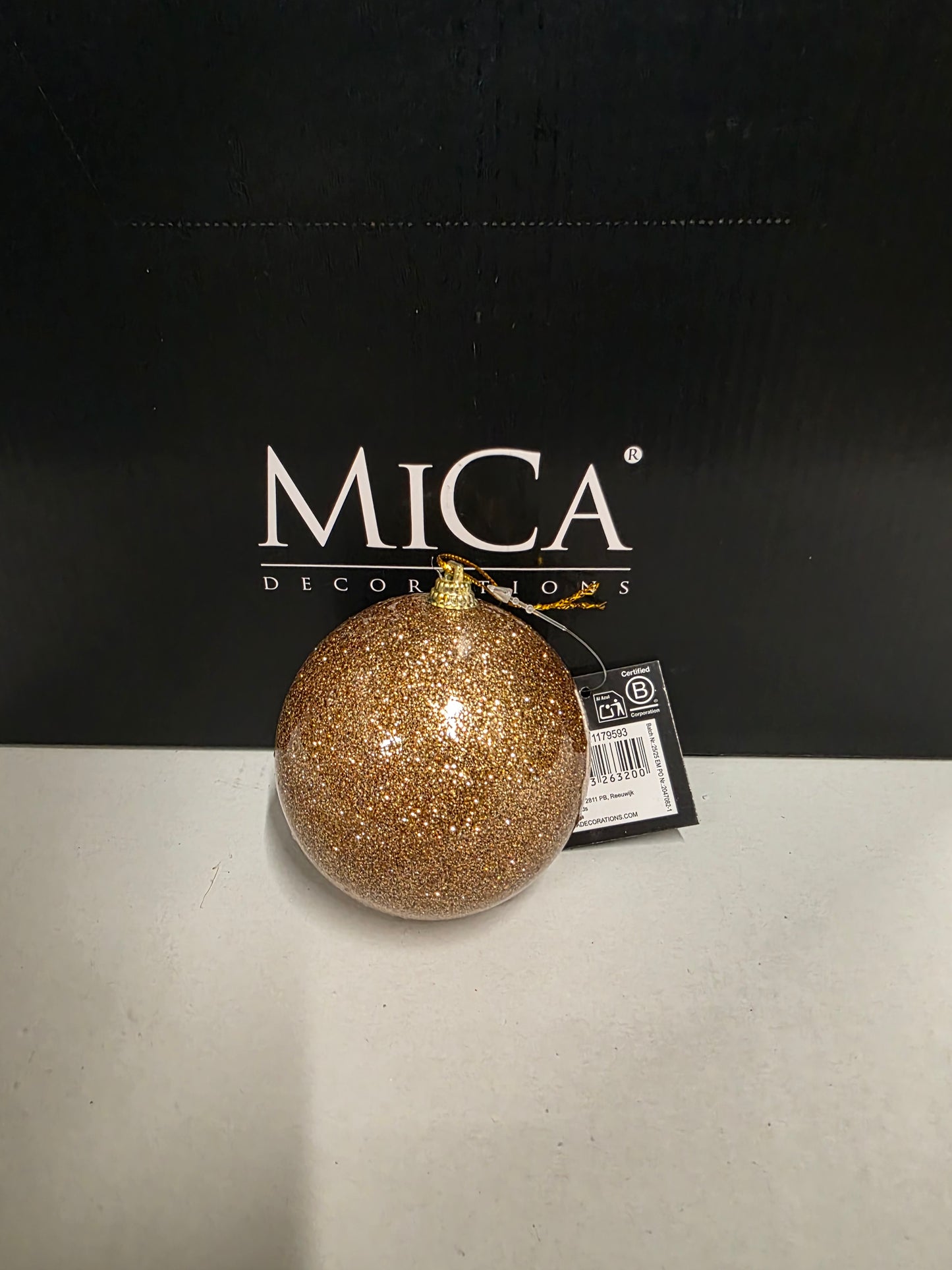 Bauble Unbreakable 8cm Gold X24