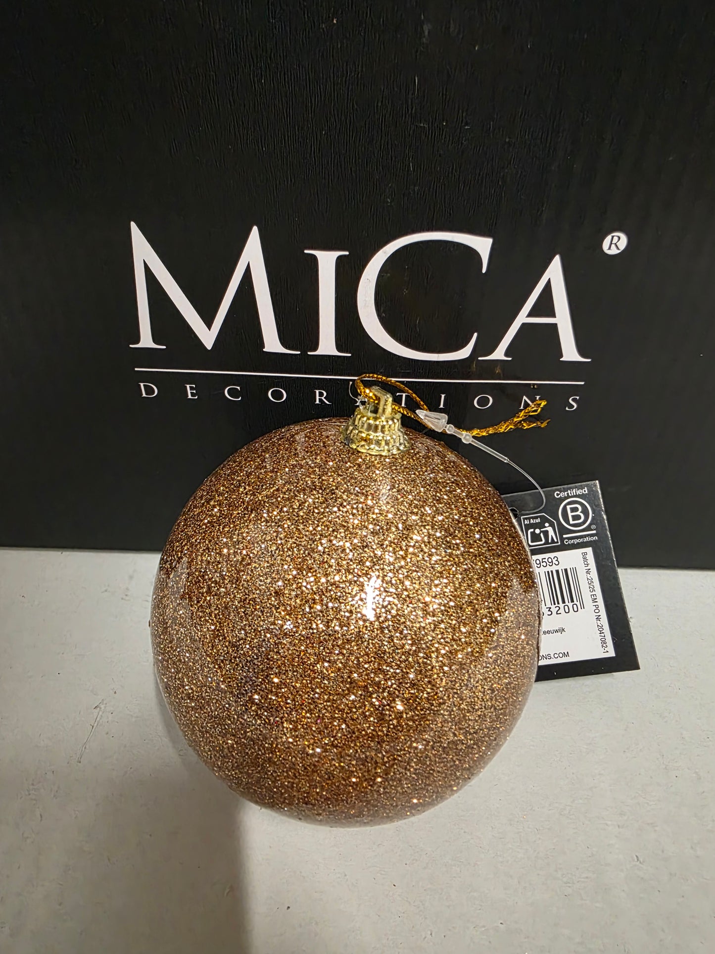 Bauble Unbreakable 8cm Gold X24