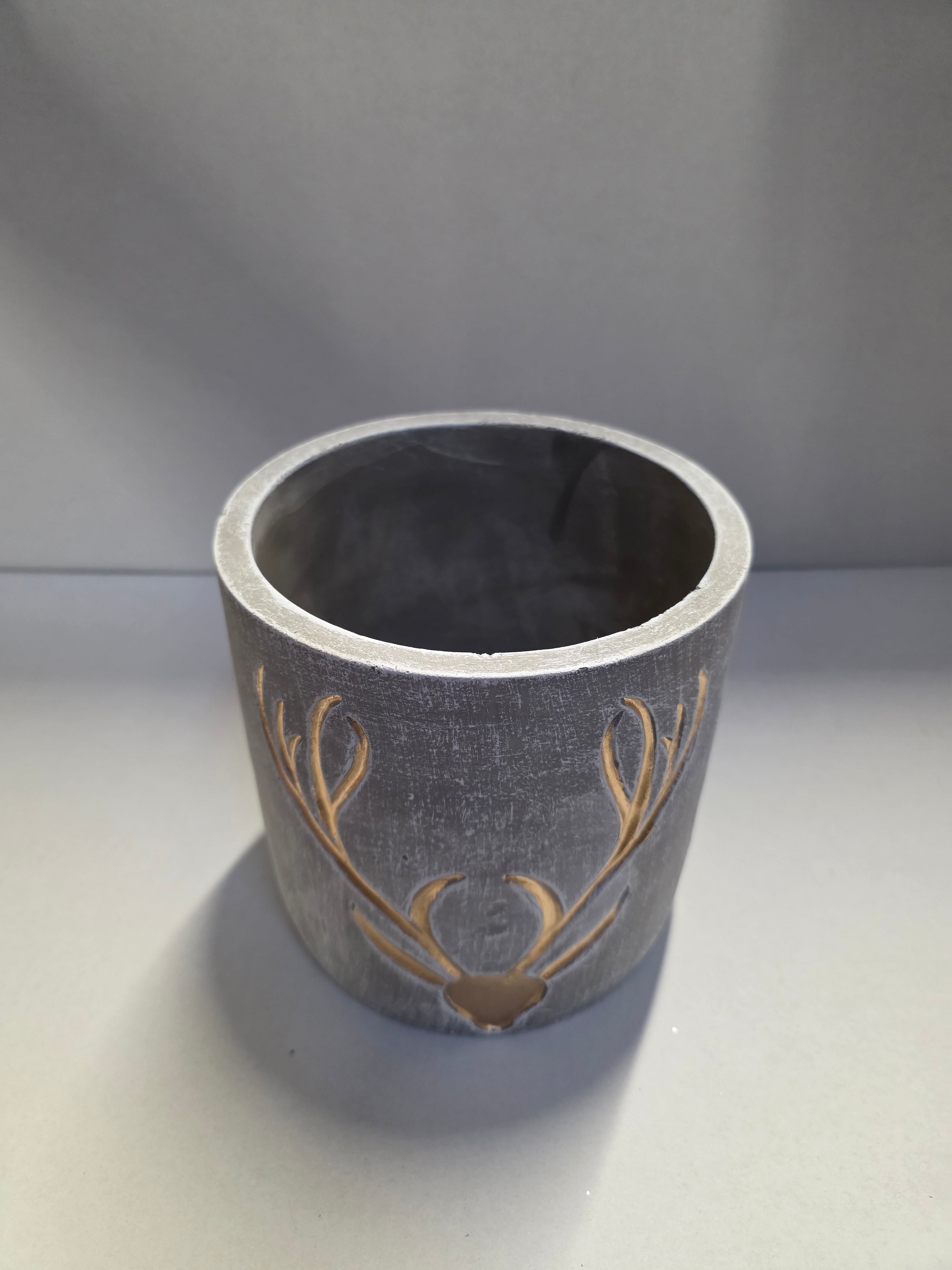 Cement Pot Grey With Gold Stag Head 16cm