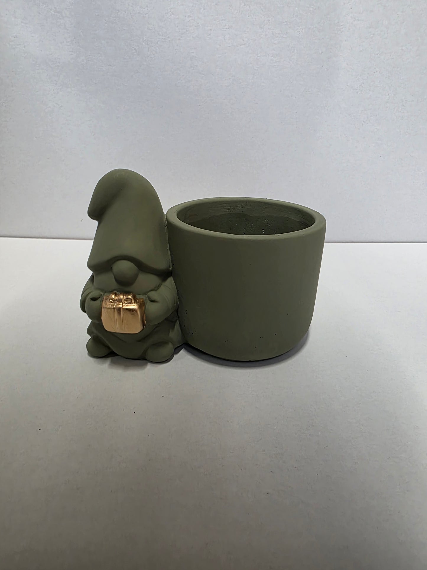 Cement Xmas Gnome Pot Green 16cm
