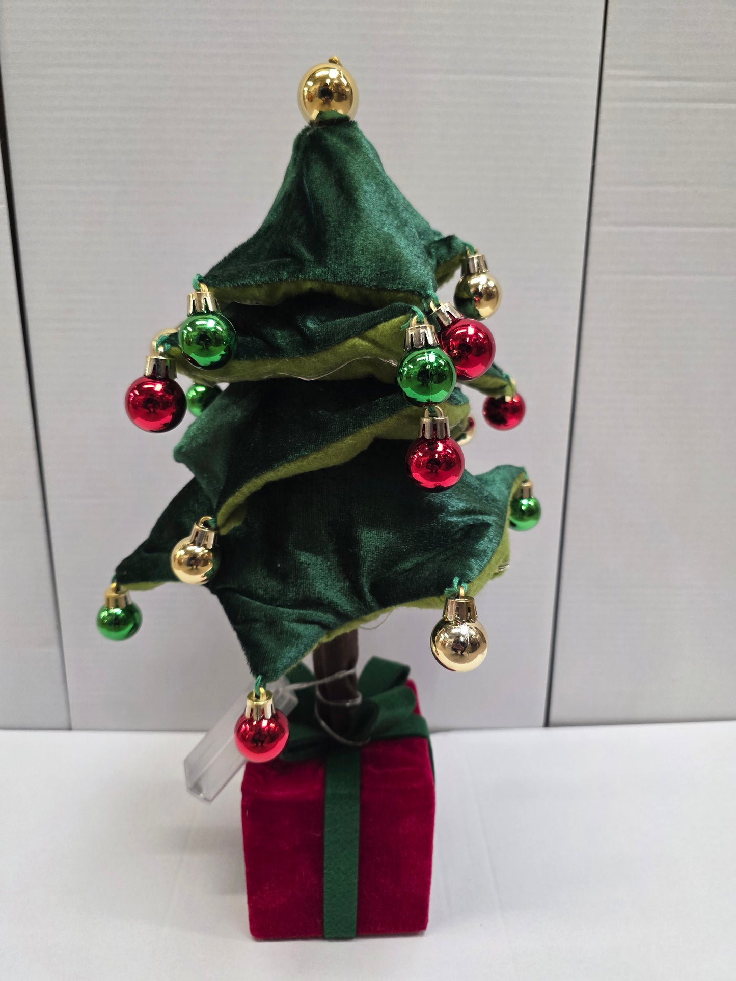 L E D Xmas Tree Green Battery 45x19cm