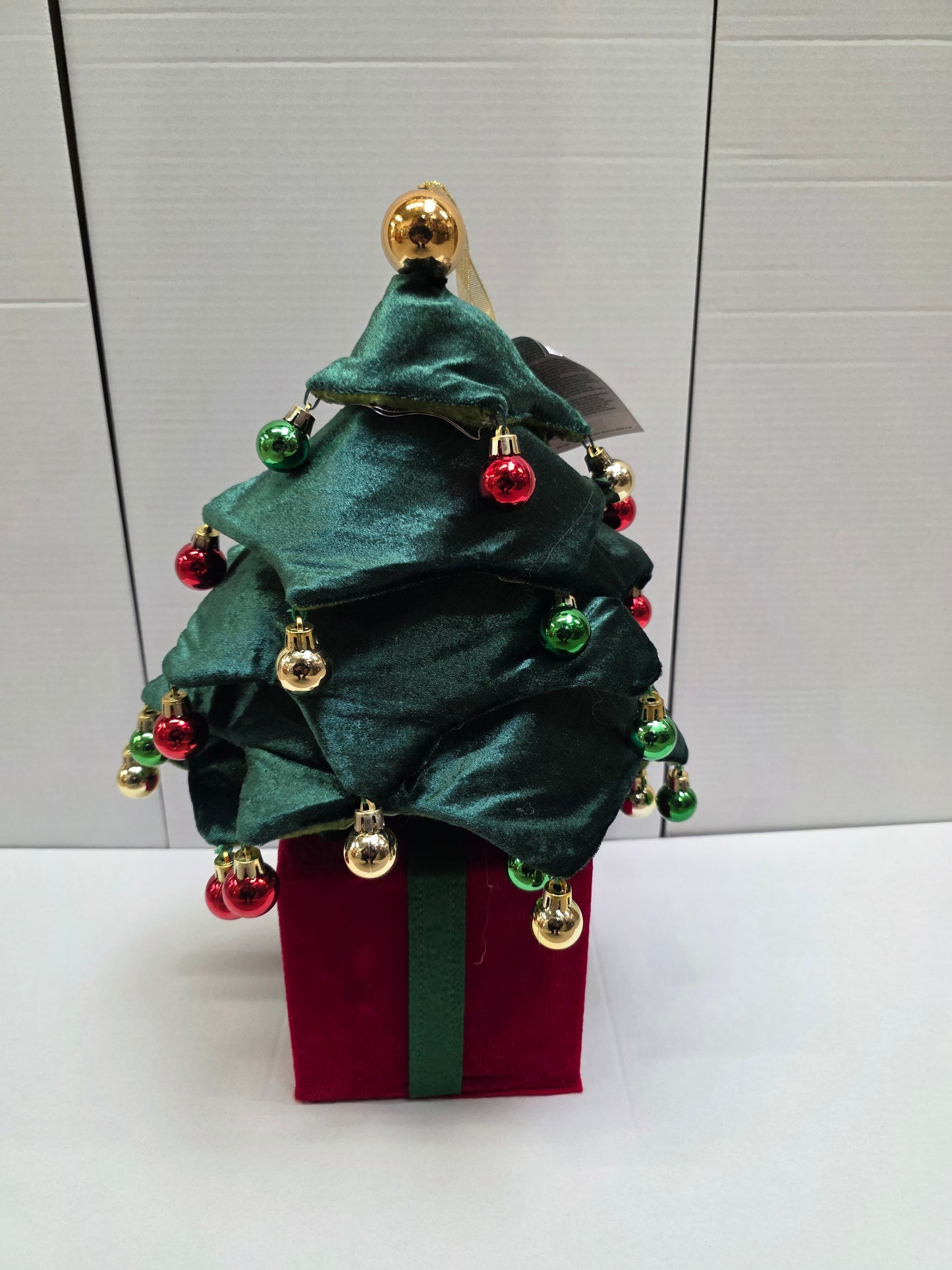 L E D Xmas Tree Green Battery 65x27cm