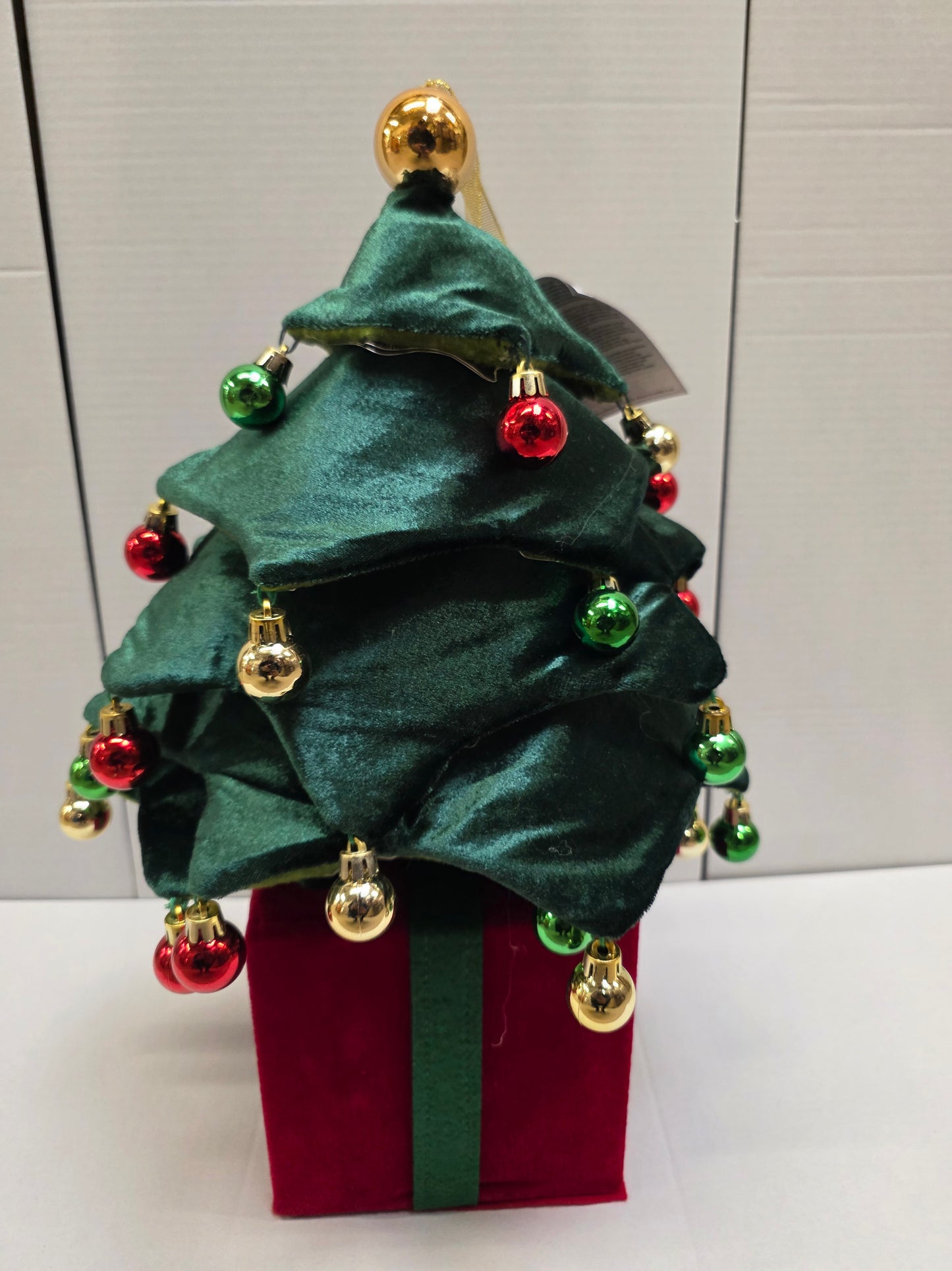 L E D Xmas Tree Green Battery 65x27cm