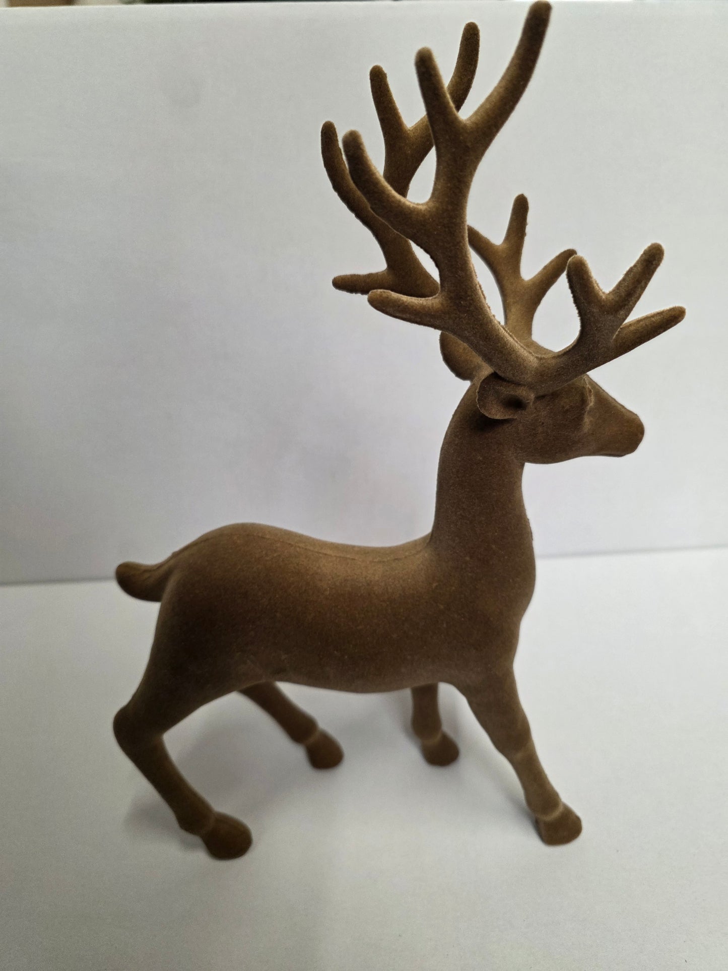 Standing Flock Deer Brown 22x35cm