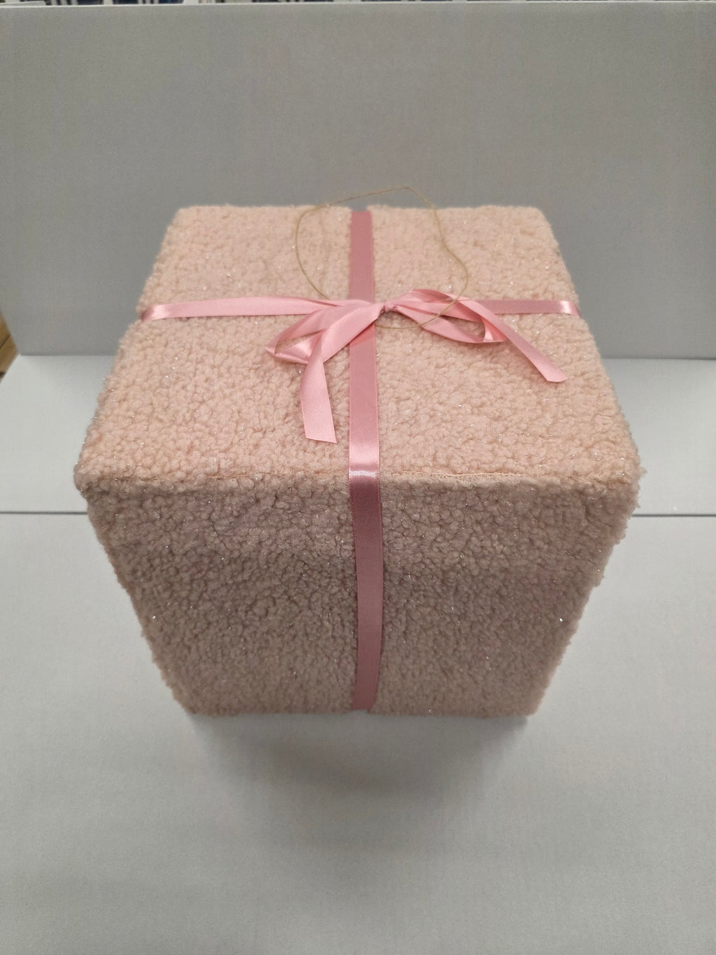 Hanging Gift Box Fluff Pink 30cm X1