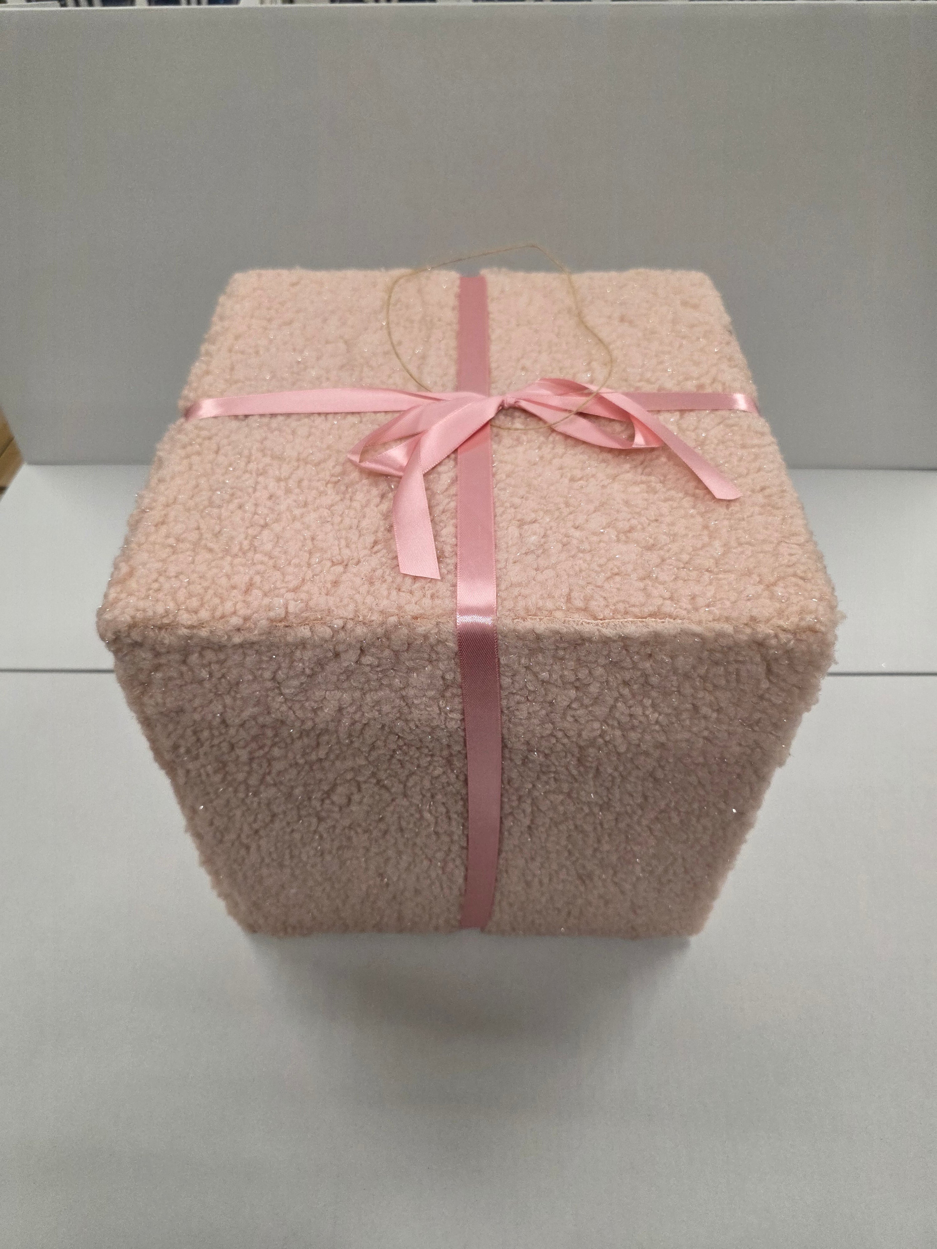 Hanging Gift Box Fluff Pink 30cm X1