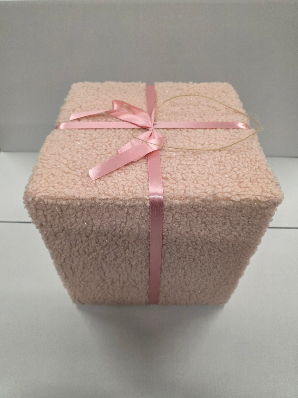 Hanging Gift Box Fluff Pink 30cm X1