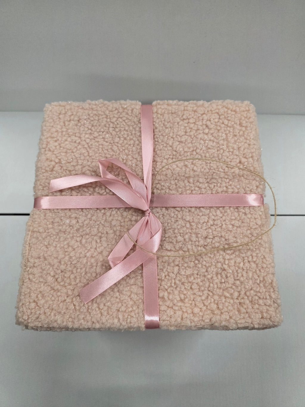 Hanging Gift Box Fluff Pink 30cm X1