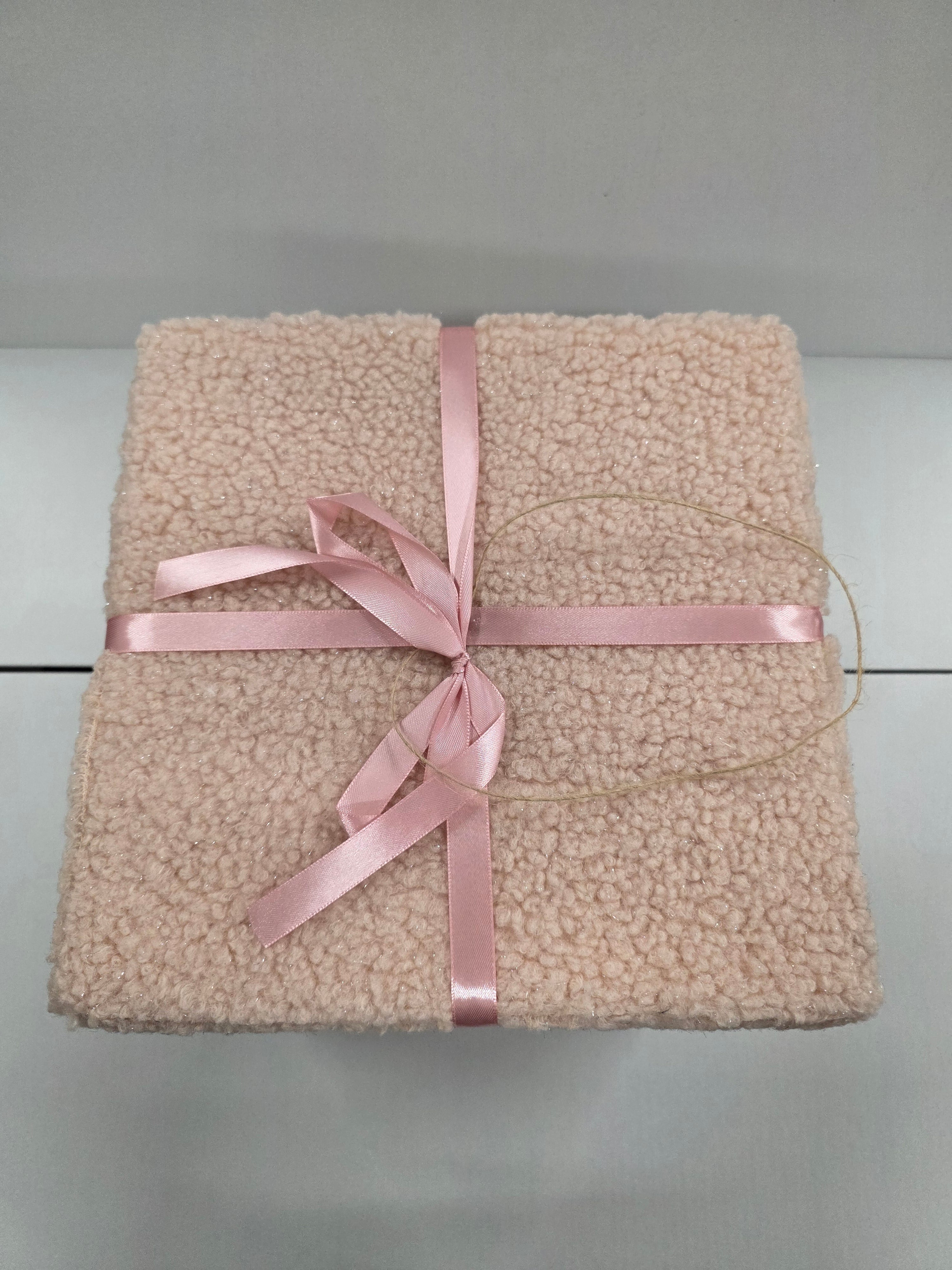 Hanging Gift Box Fluff Pink 30cm X1
