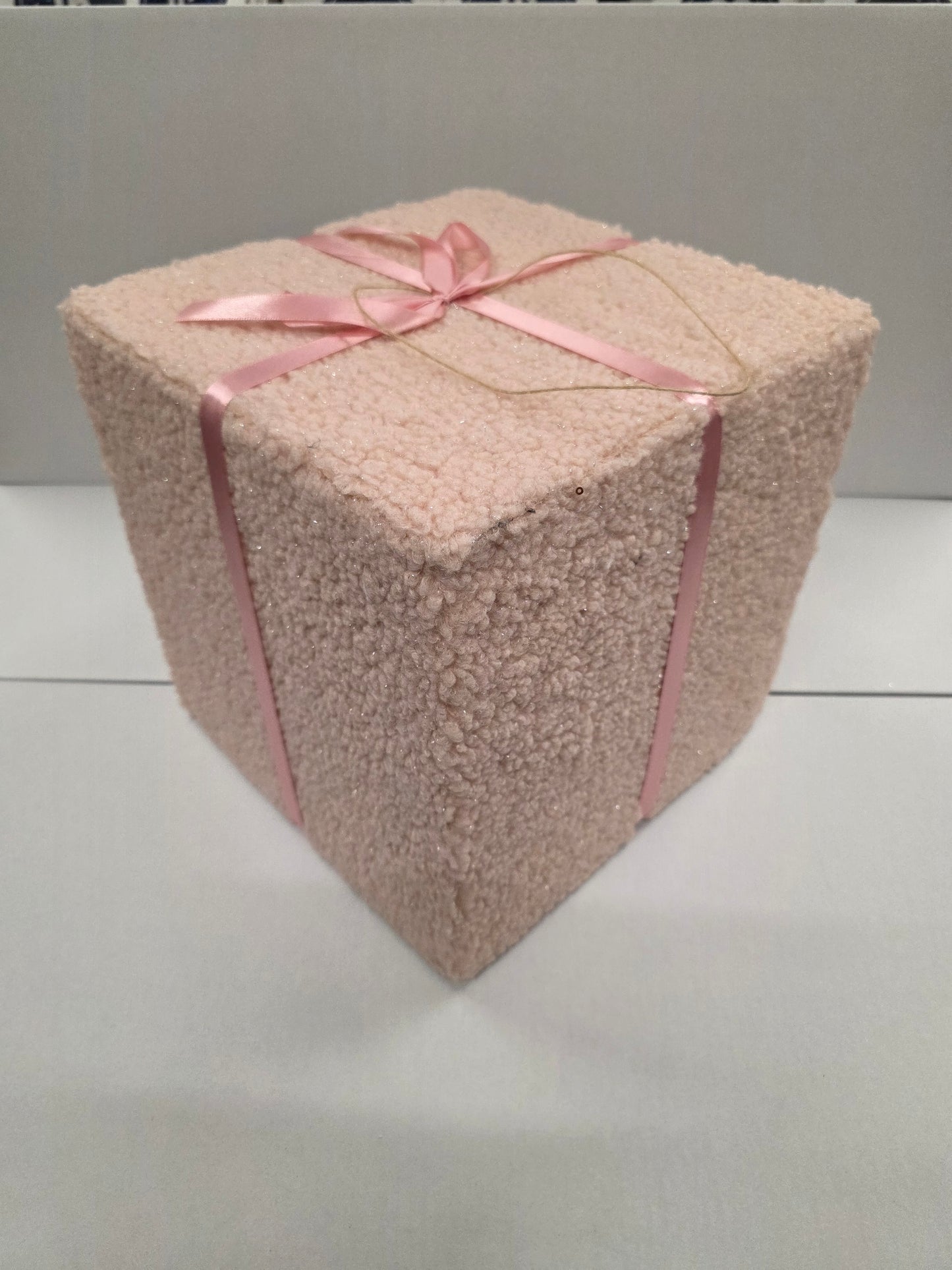 Hanging Gift Box Fluff Pink 30cm X1