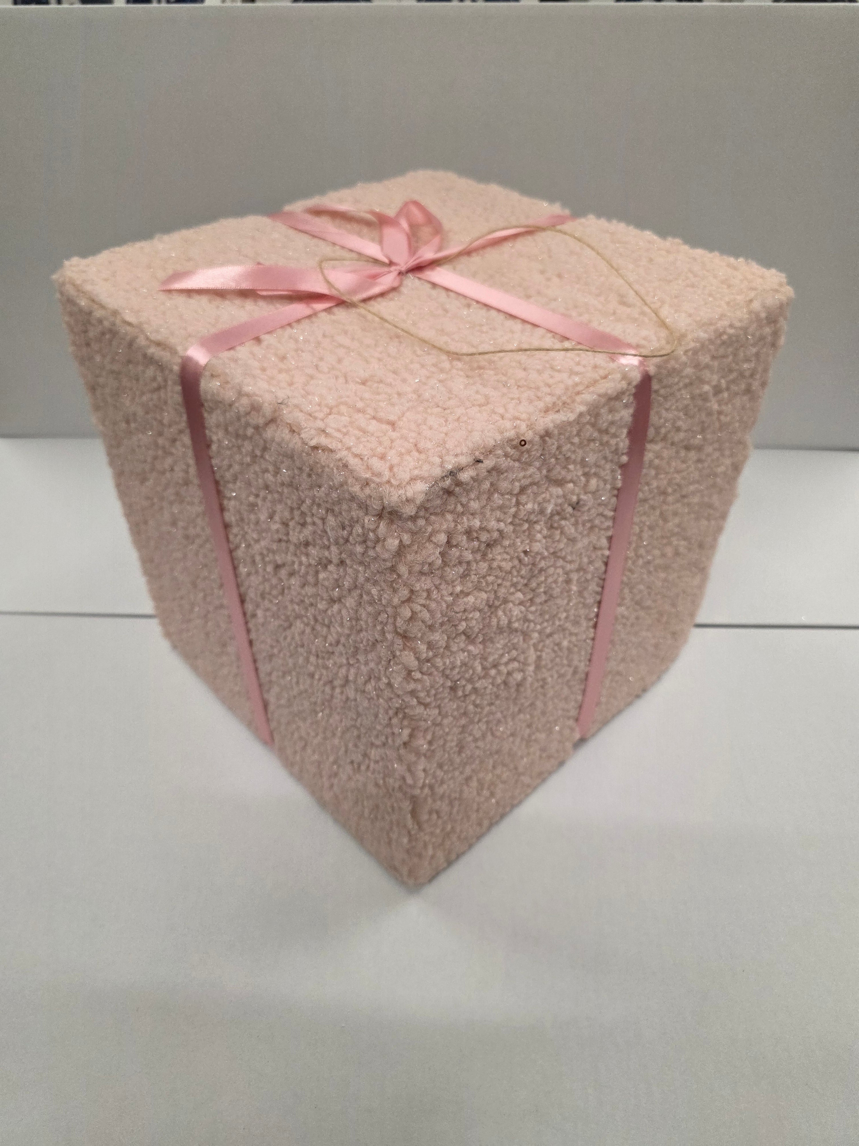 Hanging Gift Box Fluff Pink 30cm X1
