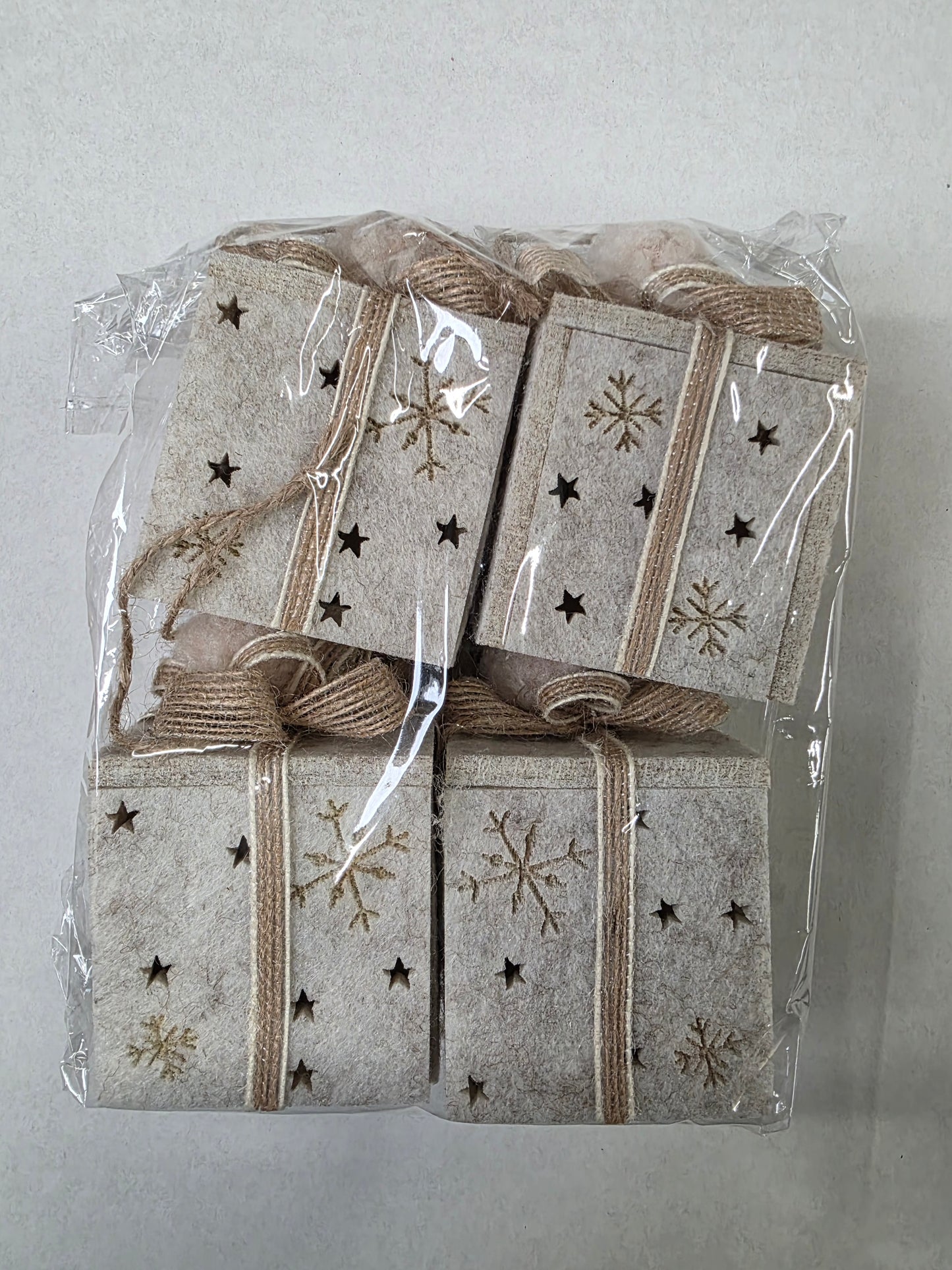 Felt Hanging Gift Cream 9x6cm X4