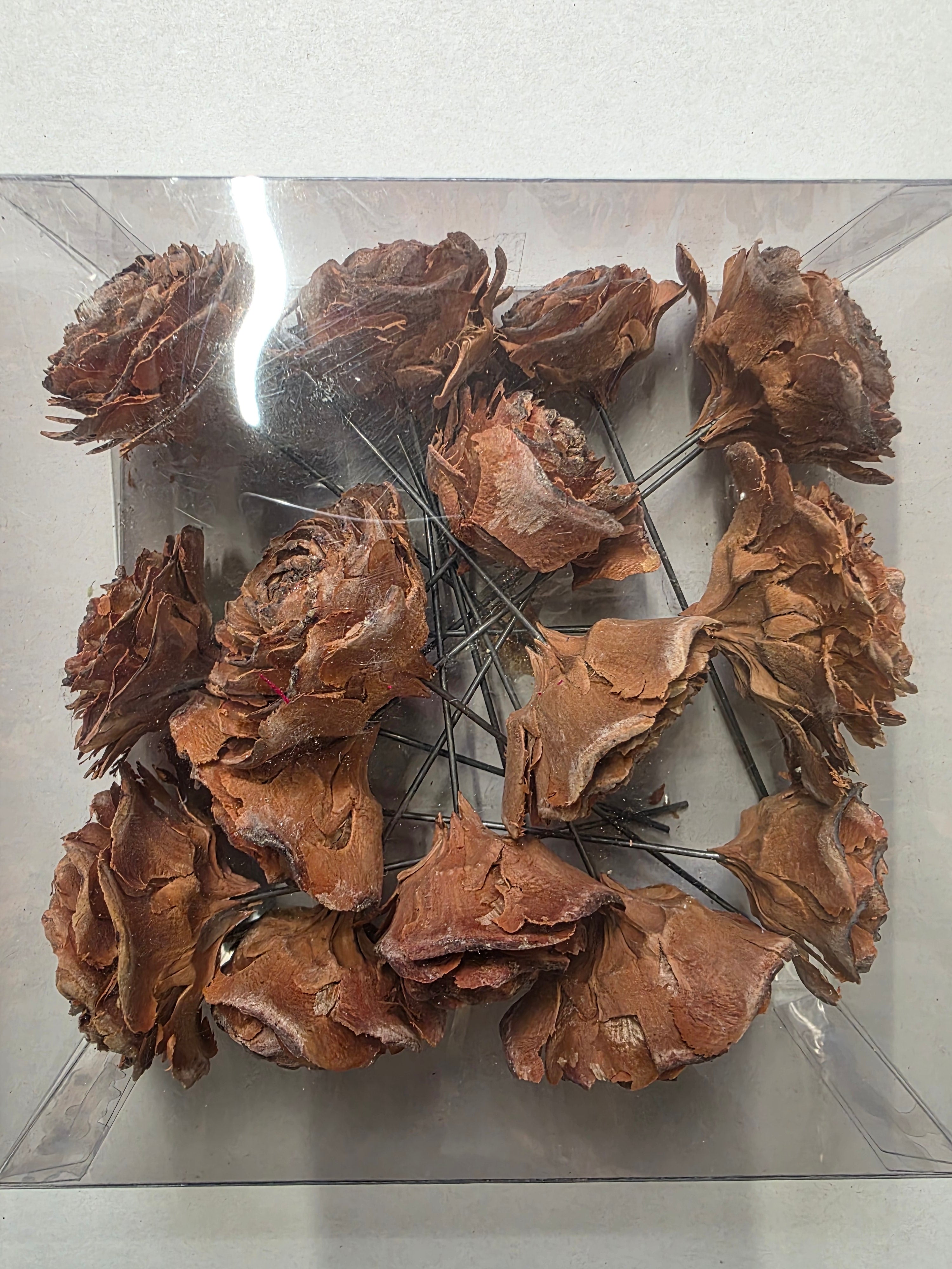 Cedar Rose On Wire In Box Assort 15cm (one box)