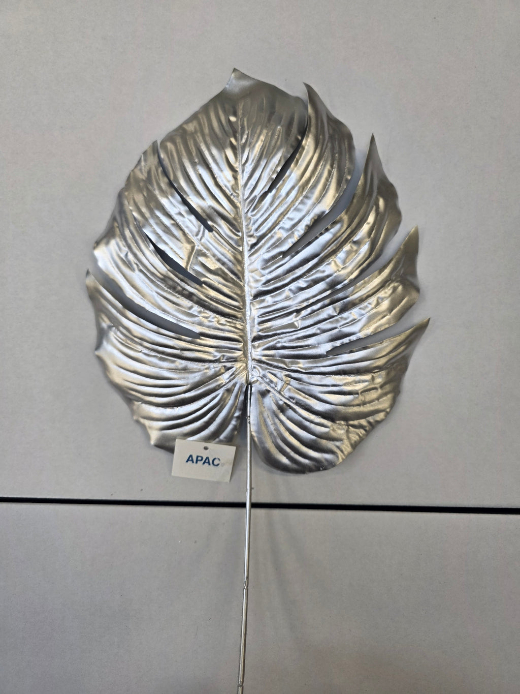 Metallic Monstera Leaf Med Silver