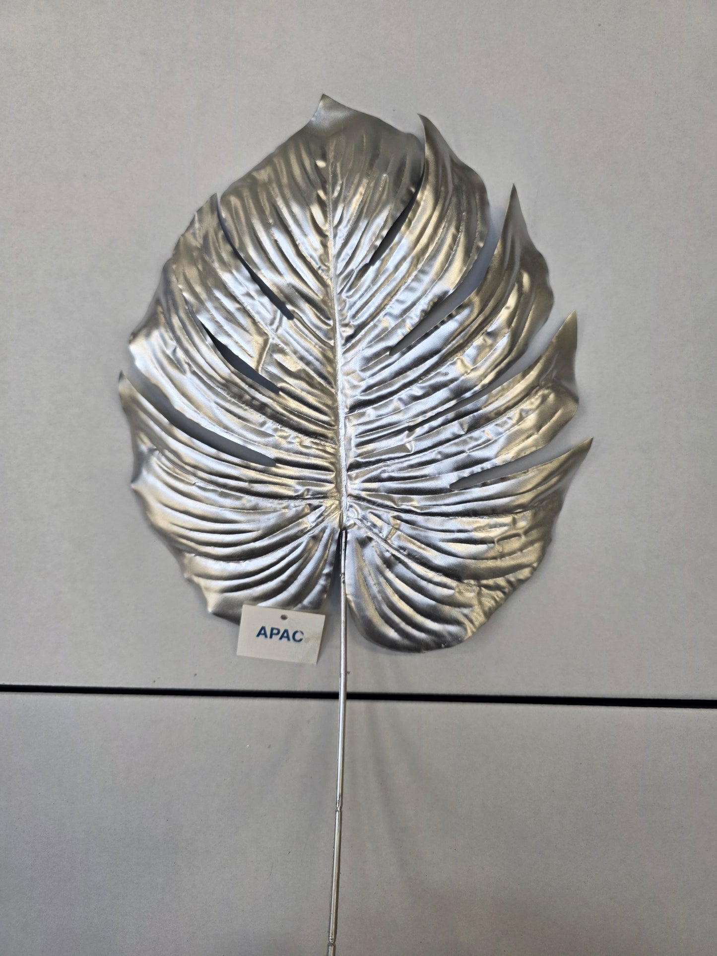 Metallic Monstera Leaf Med Silver