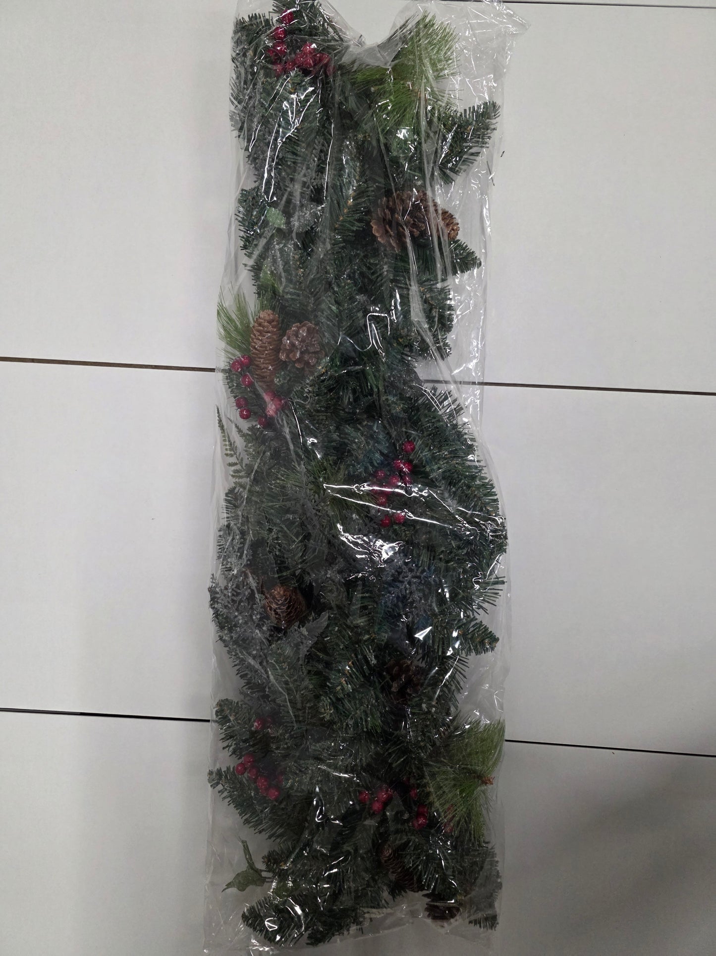Garland Natural Iced 180cm