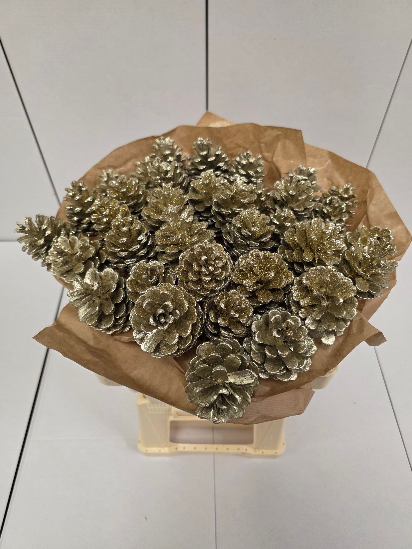 Dried Pine Cone Platinum + Glitt