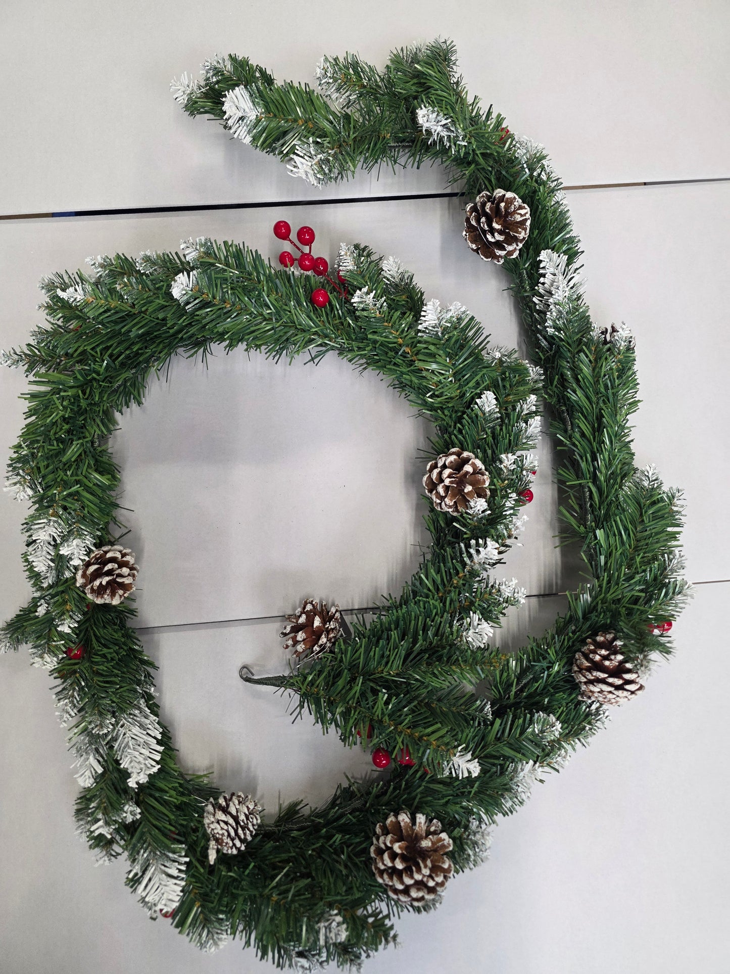 Garland Berry And Cones 200cm