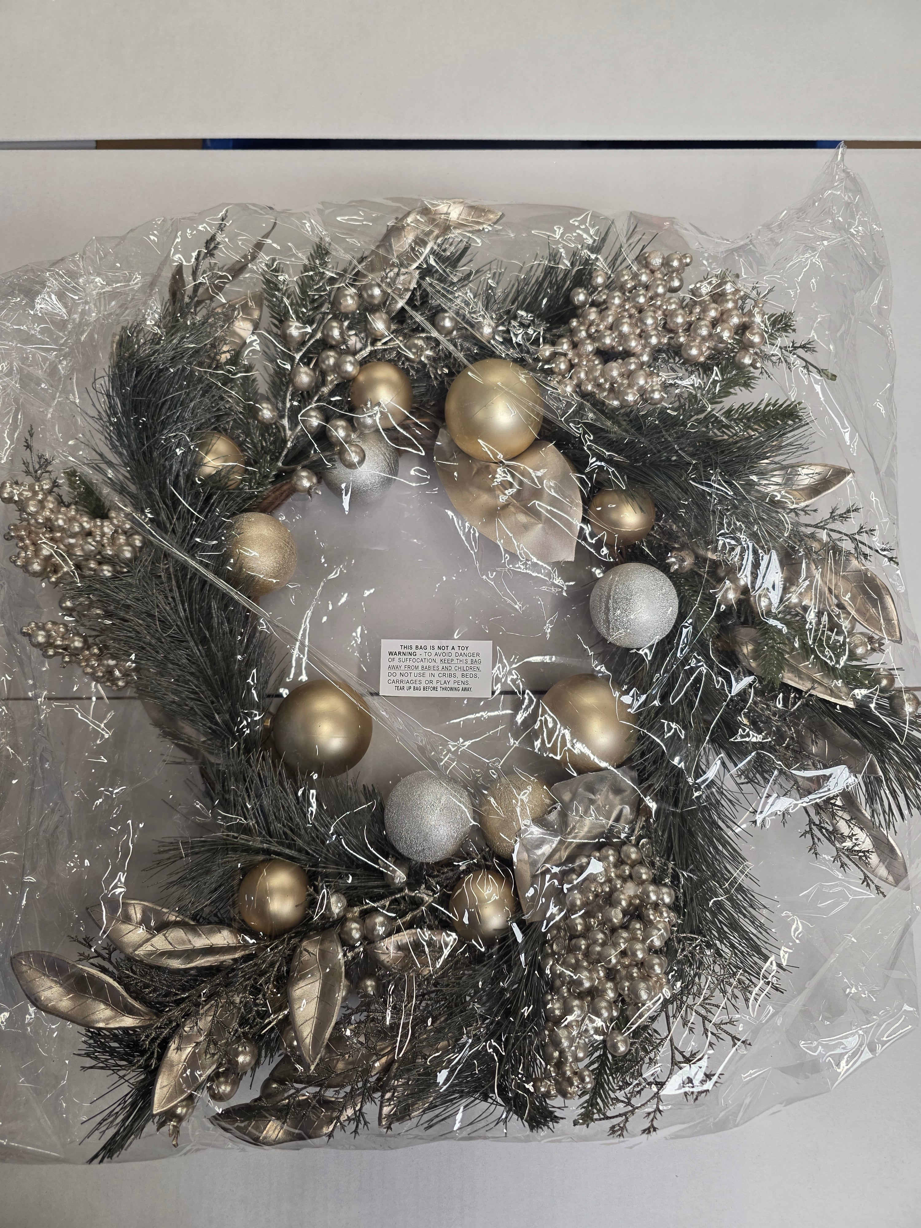 Wreath Gold/champagne Bauble & Berry 61cm