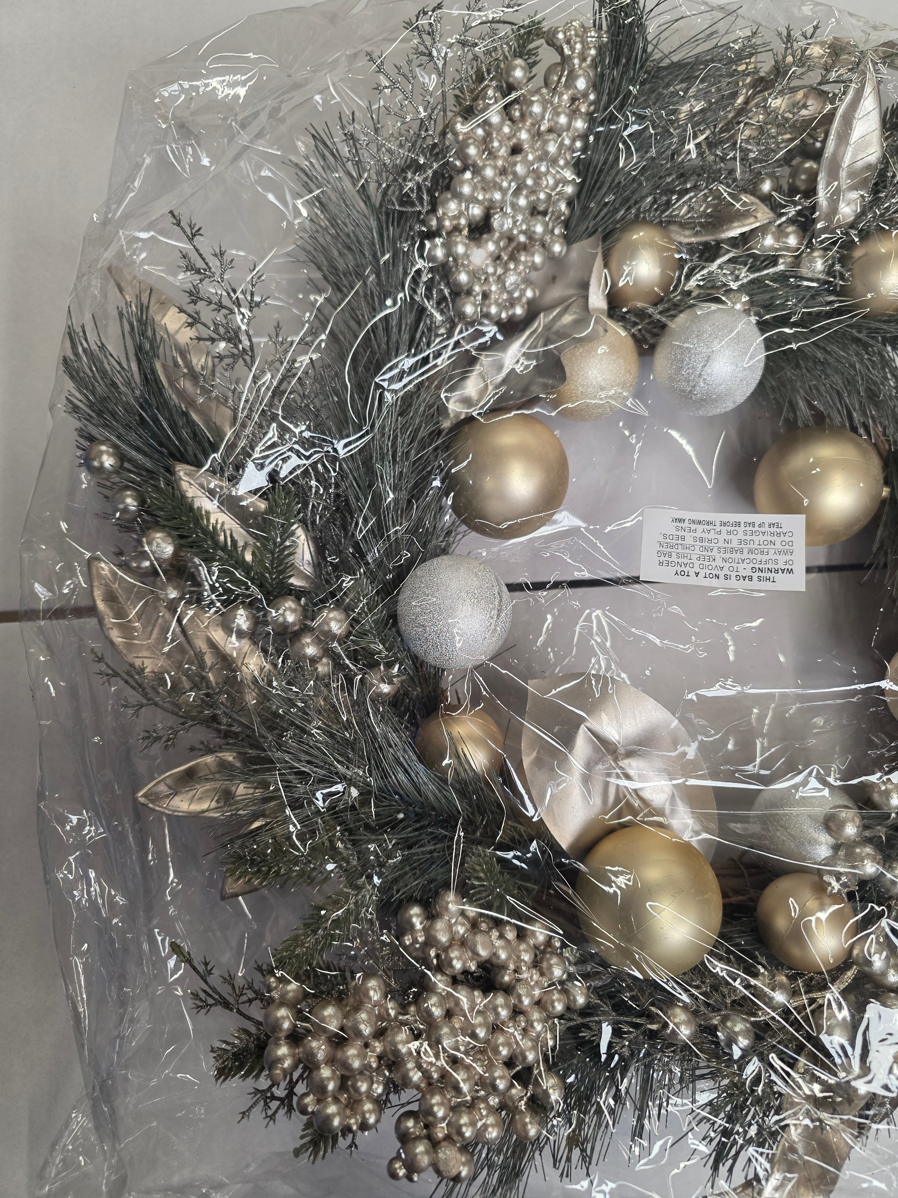 Wreath Gold/champagne Bauble & Berry 61cm