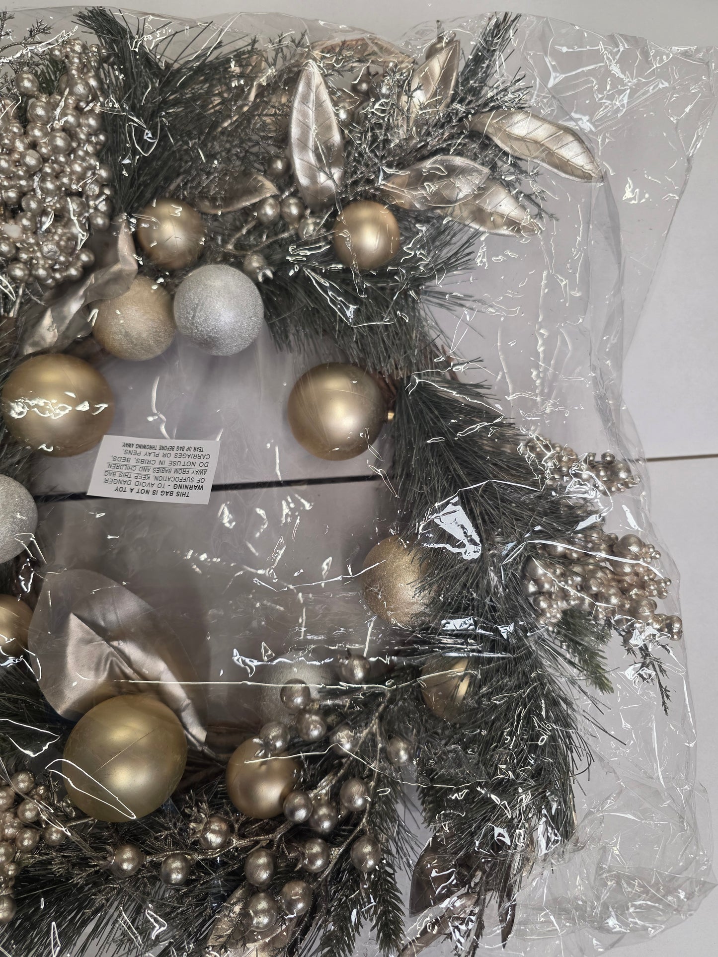 Wreath Gold/champagne Bauble & Berry 61cm