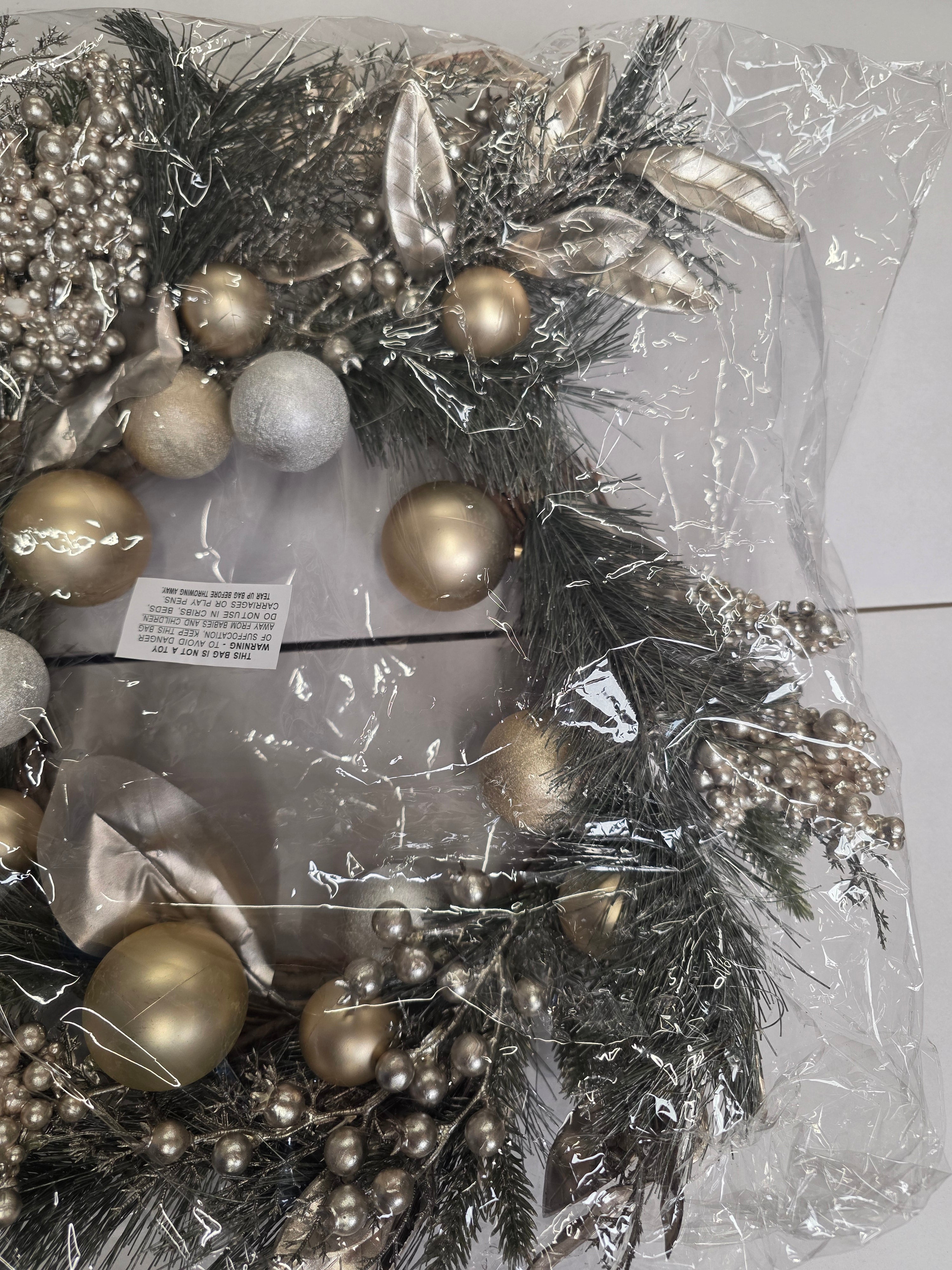 Wreath Gold/champagne Bauble & Berry 61cm